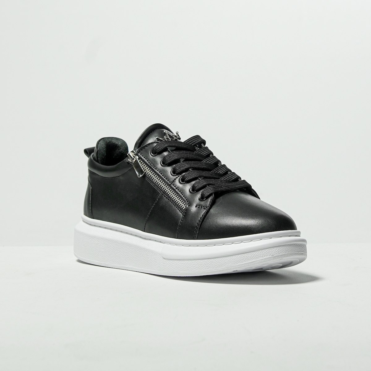 Черно-белые дизайнерские кроссовки на высокой подошве с молнией | Martin Valen
