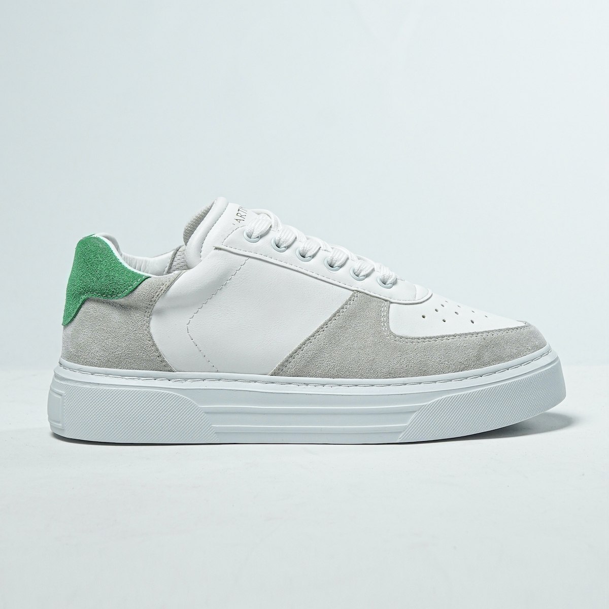 Moix Comfort Sports Trainers in White and Green | Martin Valen