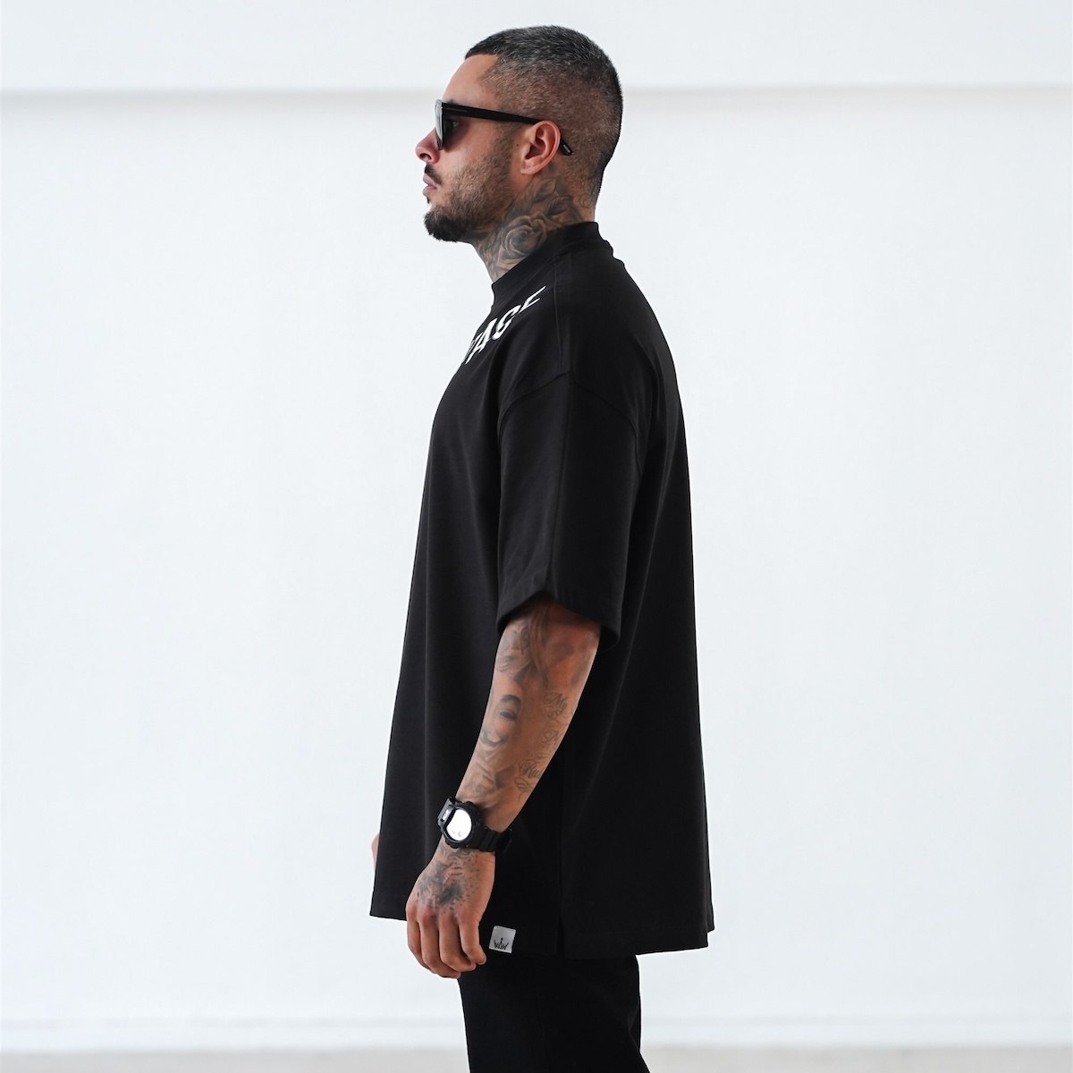 T-shirt Noir à col Oversize Imprimé à l'écran pour Hommes | Martin Valen