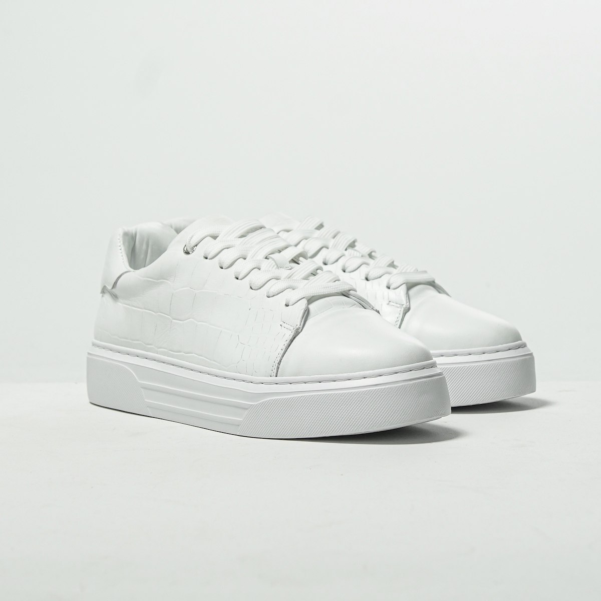 Rizz Lizz Genuine Leather Sneakers Shoes in White | Martin Valen