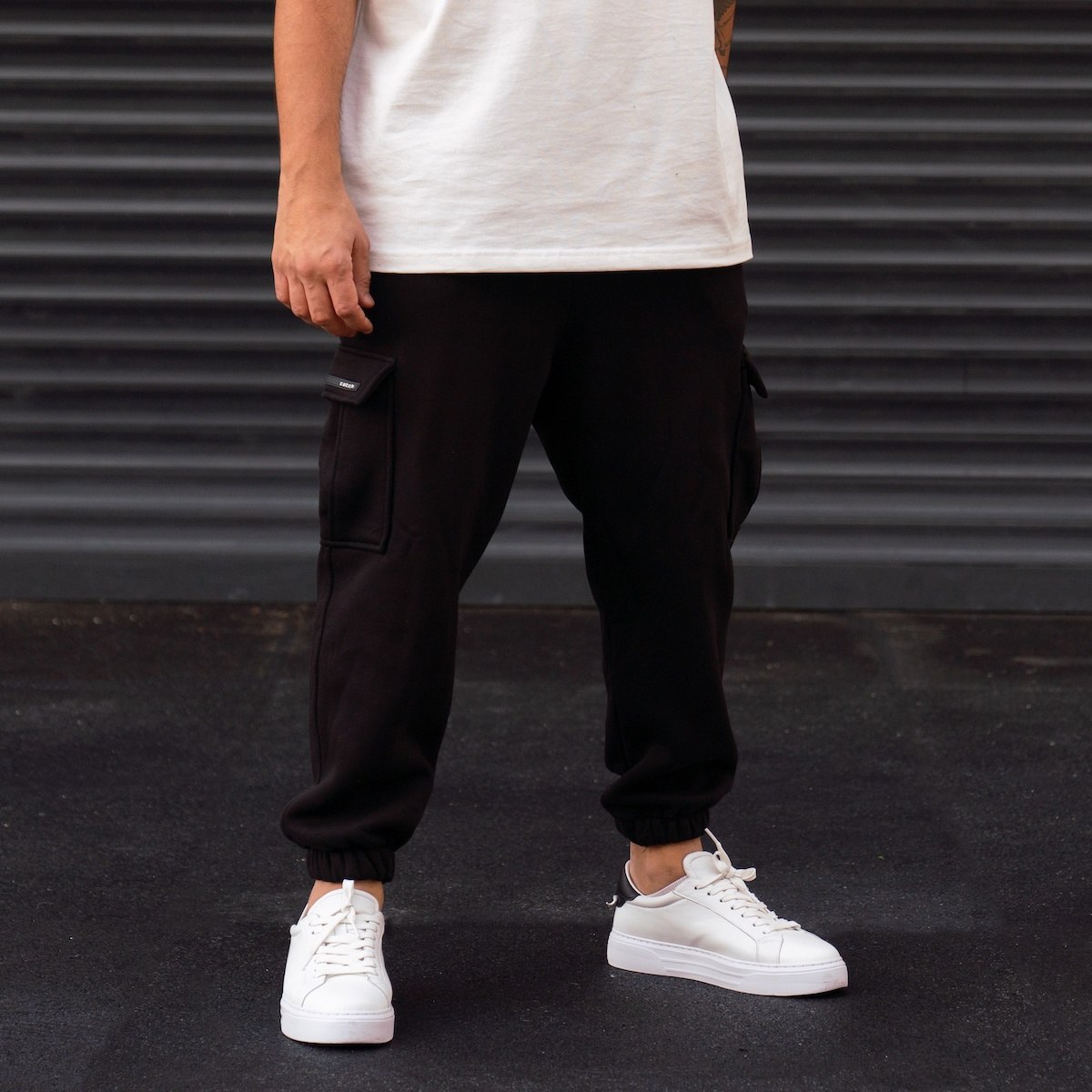 Oversized Black Thick Jogger with Cargo Pockets