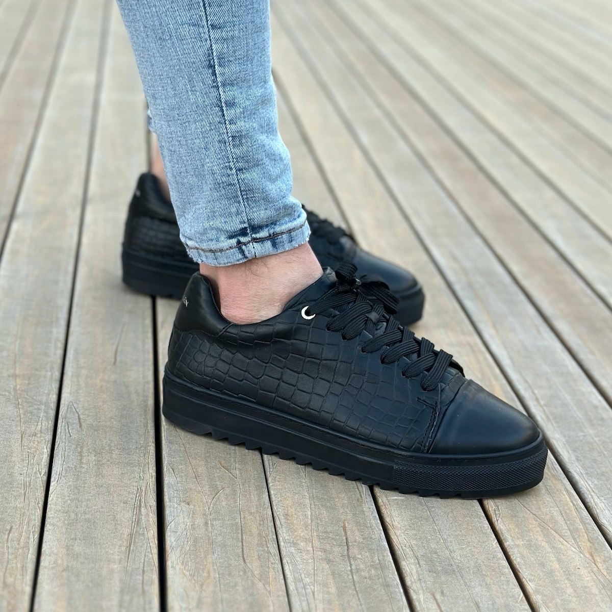 Dino Low Top Sneaker Shoes Black - 1