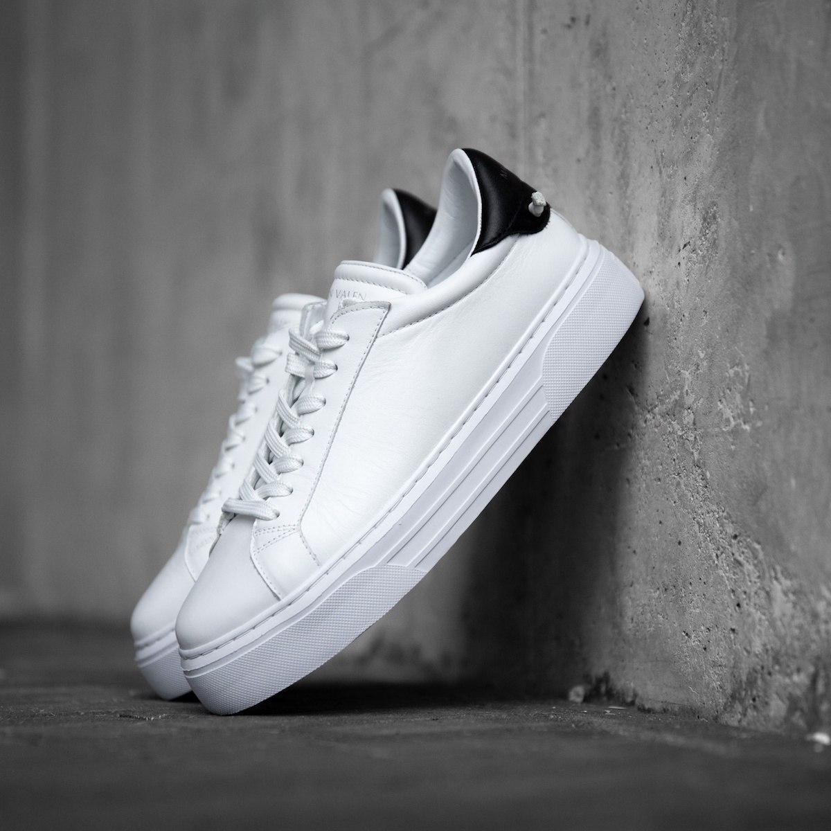 Node High Street Leather Sneakers White Black | Martin Valen