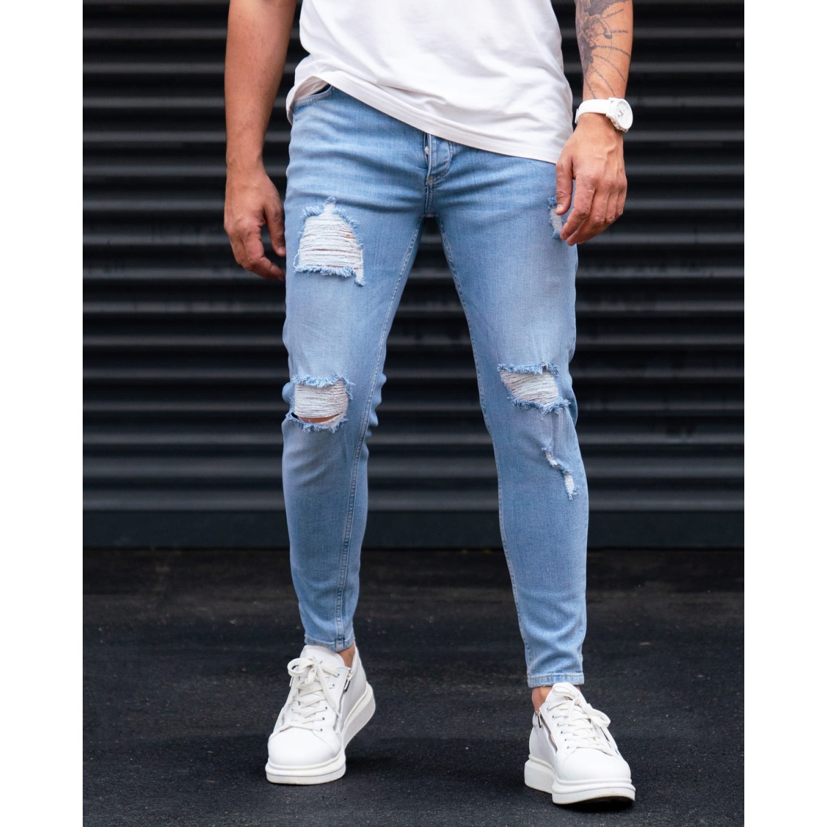 Ripped Slim Fit Jeans in Washed Blue