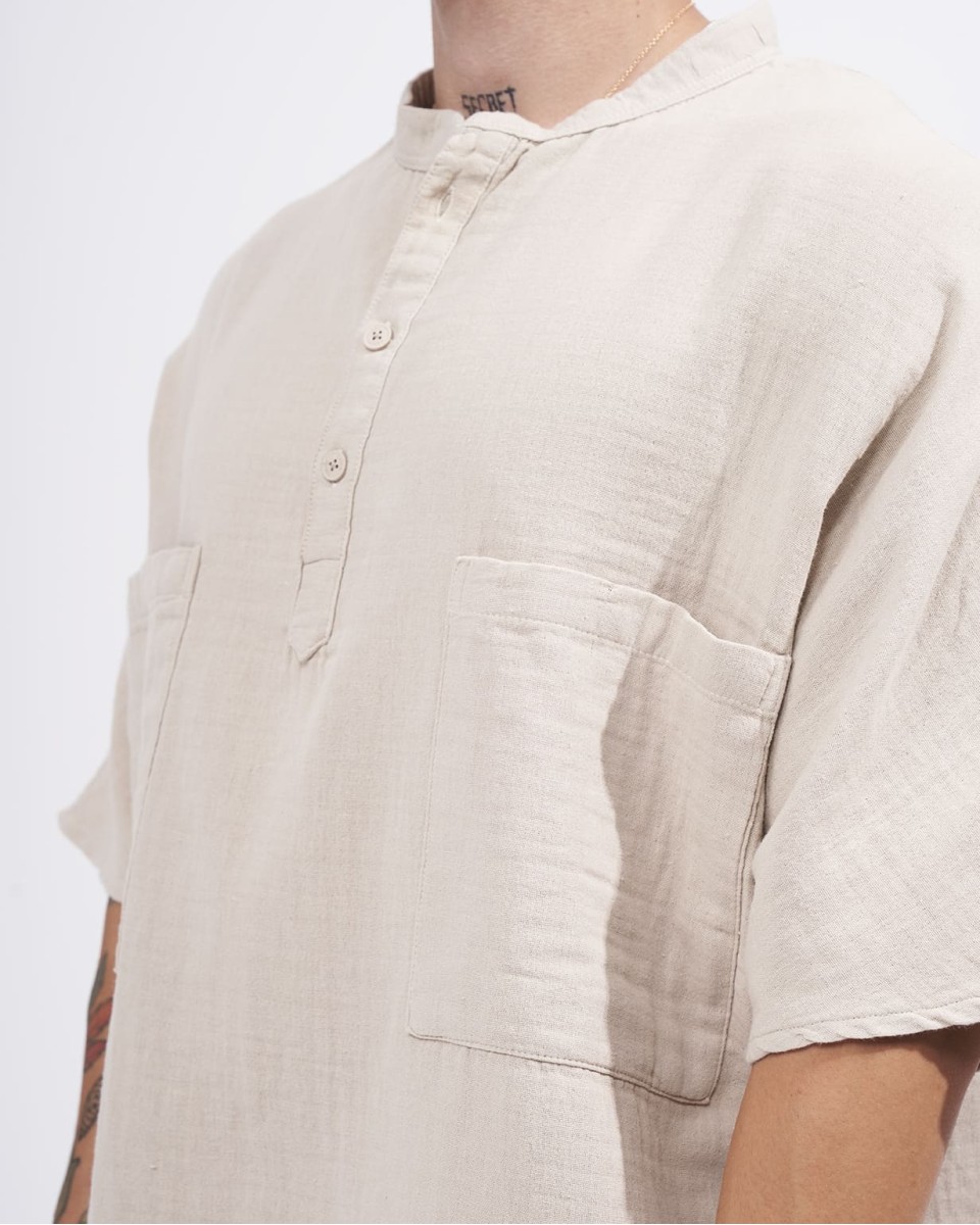 Camicia Oversize in Lino da Uomo con Mezzo Bottone e Collo alla Coreana in Beige | Martin Valen