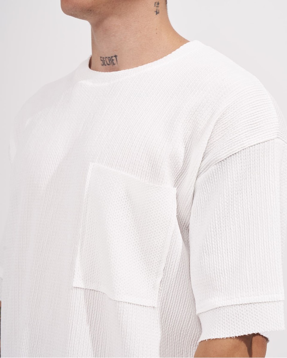 T-shirt Oversize pour Homme en Motif Gaufre avec Détail de Poche en Blanc | Martin Valen