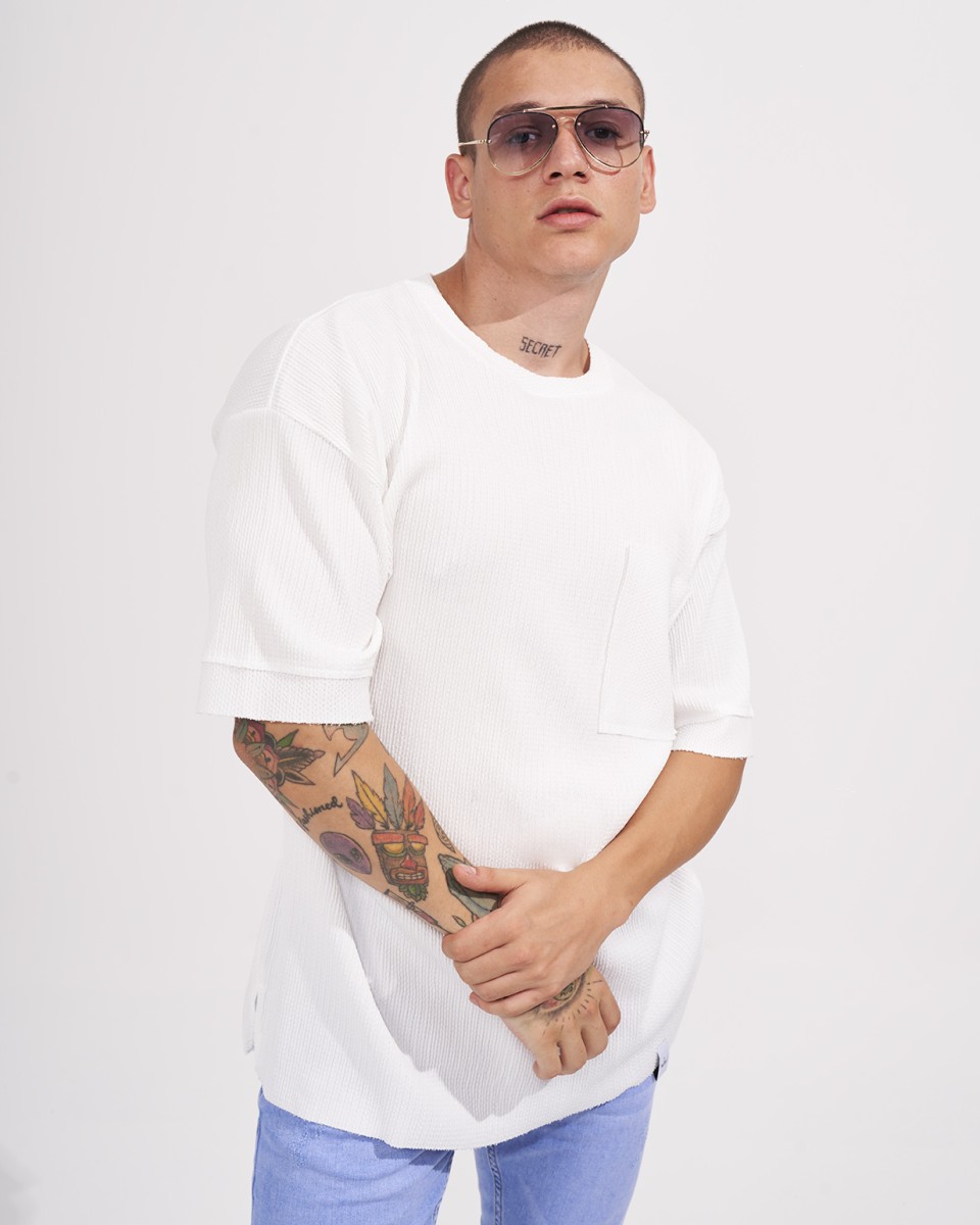T-shirt Oversize pour Homme en Motif Gaufre avec Détail de Poche en Blanc | Martin Valen
