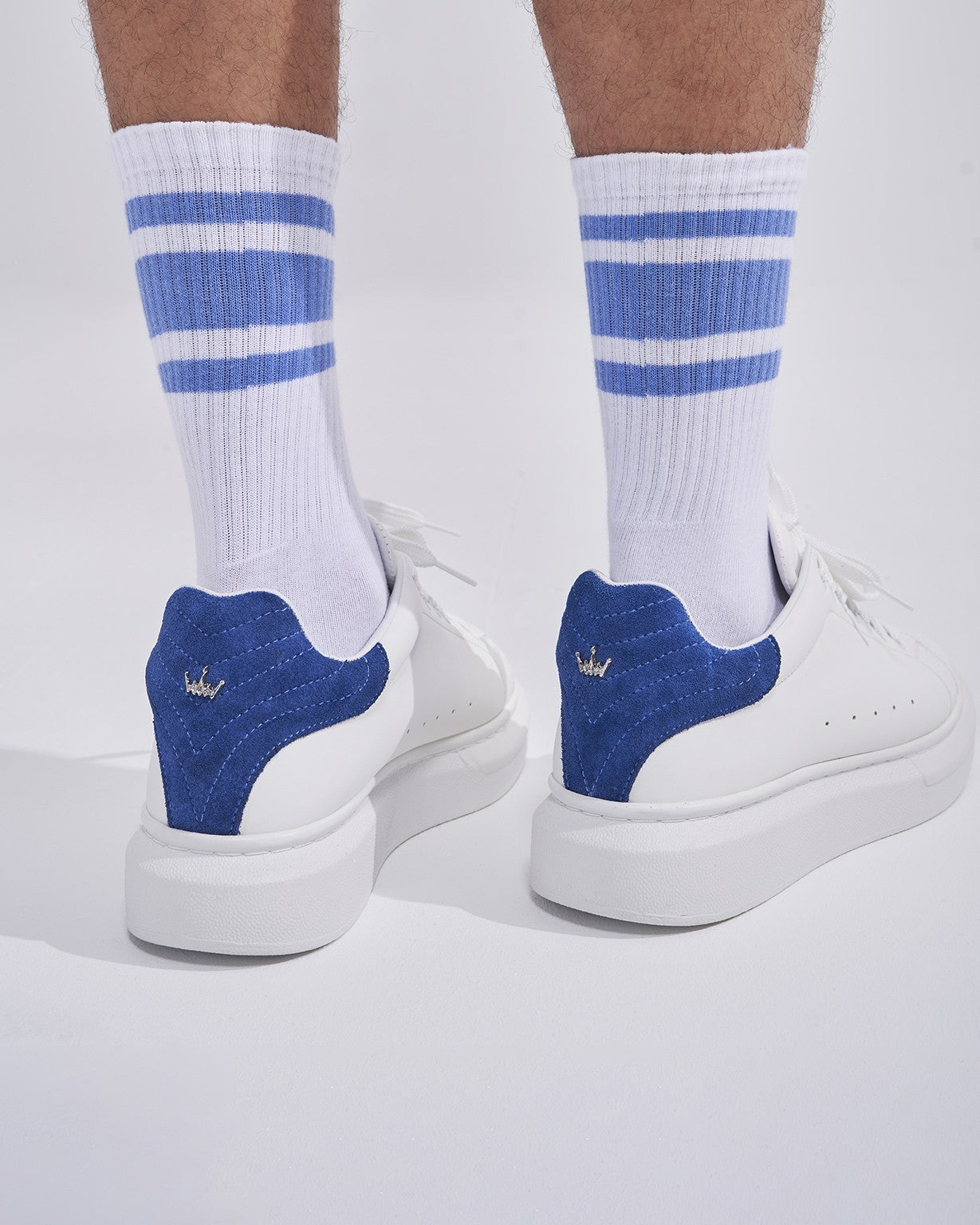 Sapatos Brancos Masculinos V-Harmony com Aba de Camurça no Calcanhar