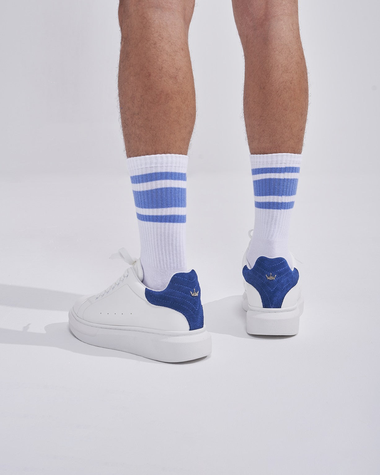 Sapatos Brancos Masculinos V-Harmony com Aba de Camurça no Calcanhar