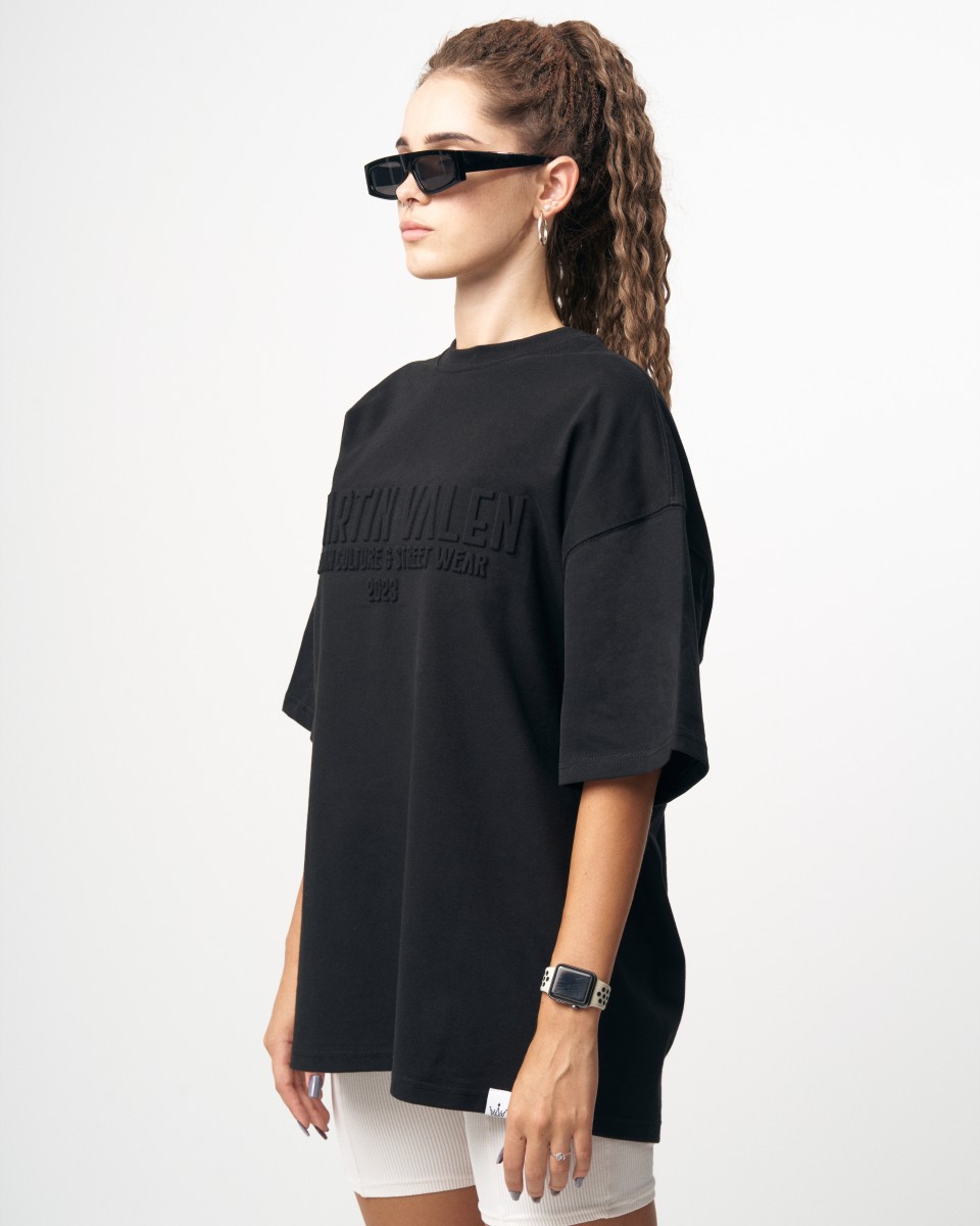 MV T-Shirt Nera Oversize da Donna con Dettaglio di Stampa in Rilievo - Nero