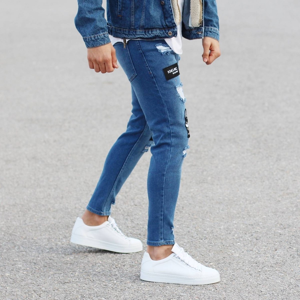 slim fit jeans with sneakers
