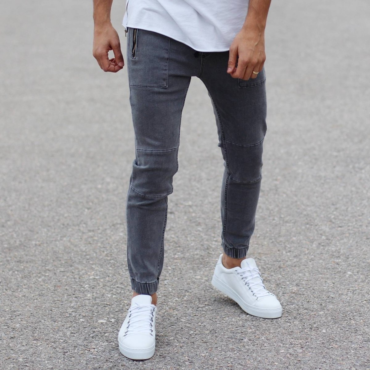 Grey Jeans With Zipper-Pockets and Tapered Ankles