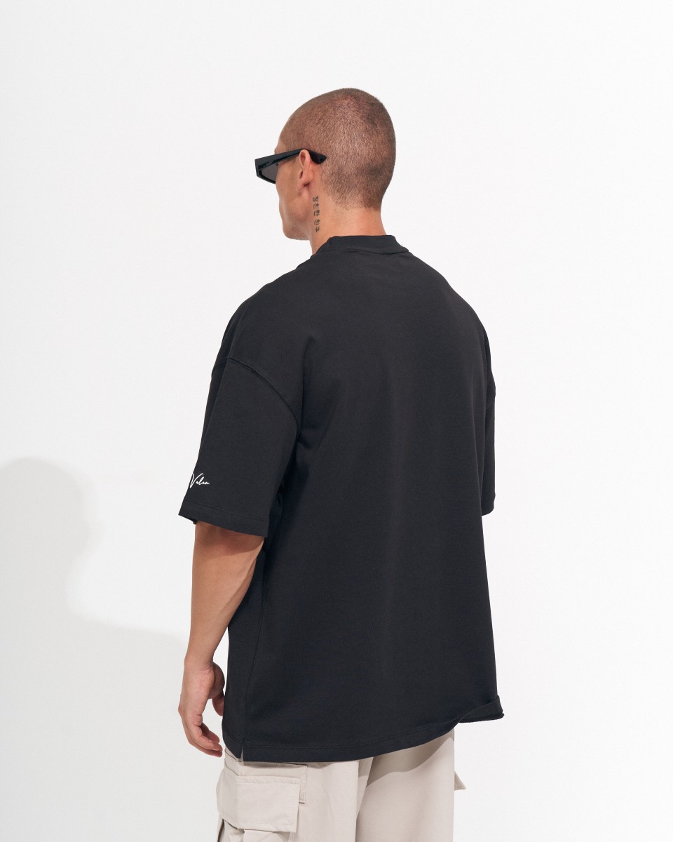 Camiseta Negra Oversize con Impresión 3D en el Pecho y Las Mangas | Martin Valen