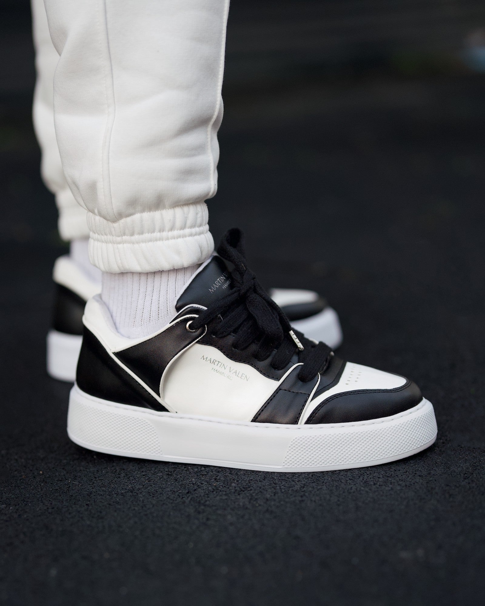 streetwear bicolor black and white trainers