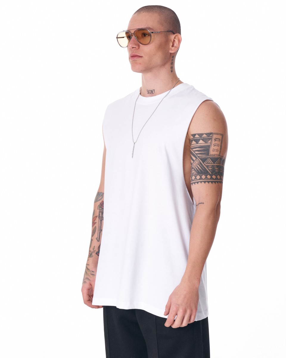 Street-Style Einfaches Weißes ärmelloses T-Shirt | Martin Valen