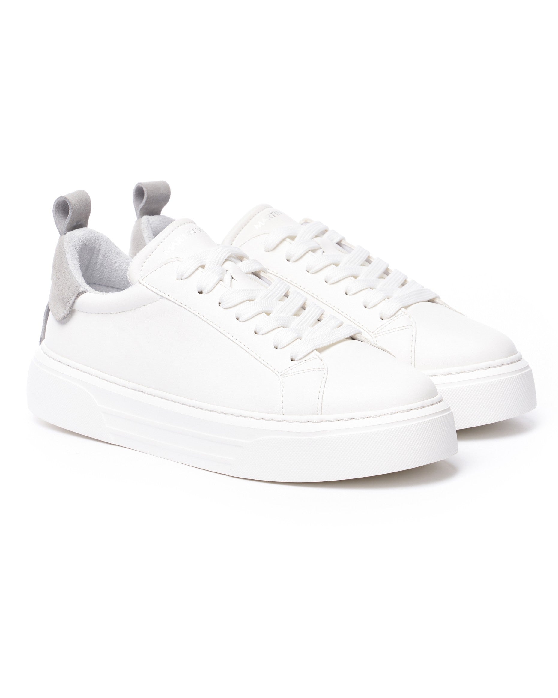 Baskets blanches avec ceinture grise