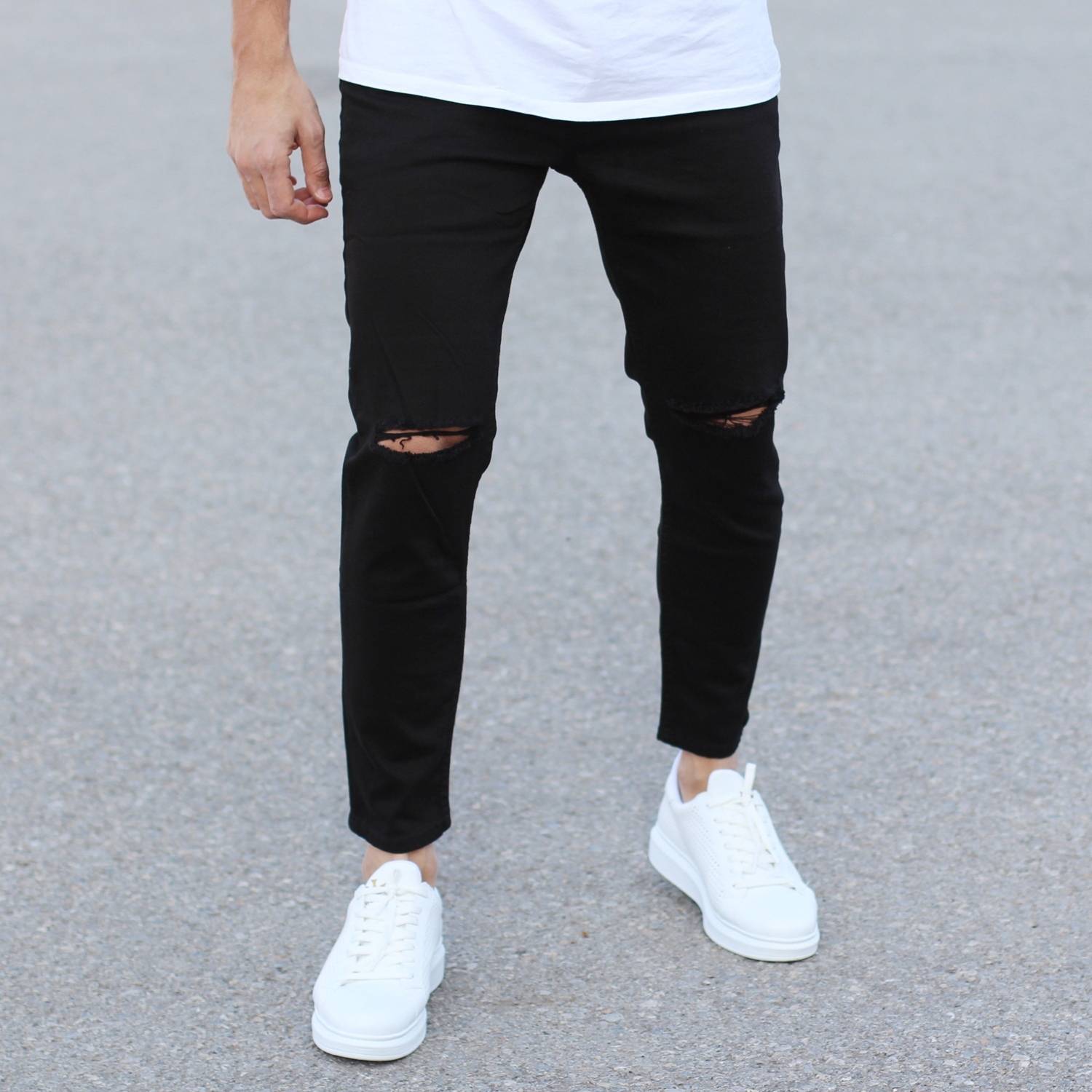 Black Loose-Fit Jeans With Knee-Holes