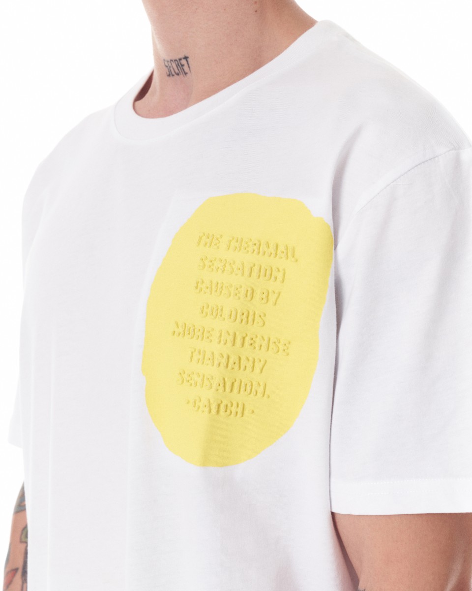 Camiseta blanca extragrande con texto estampado en amarillo para hombre | Martin Valen