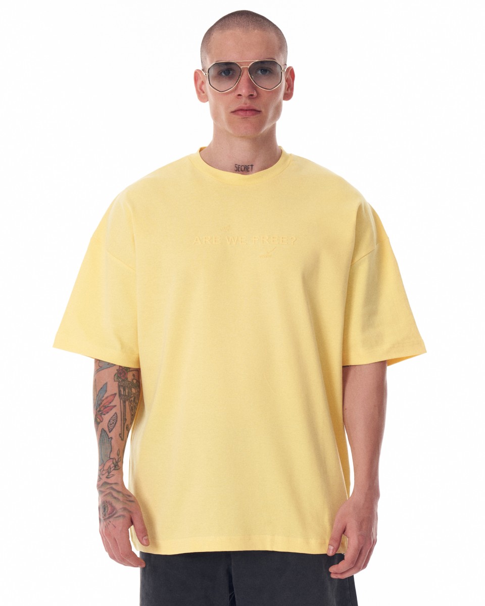 "Свобода" Мужская оверсайз футболка из плотной жёлтая ткани с принтом - Жёлтый