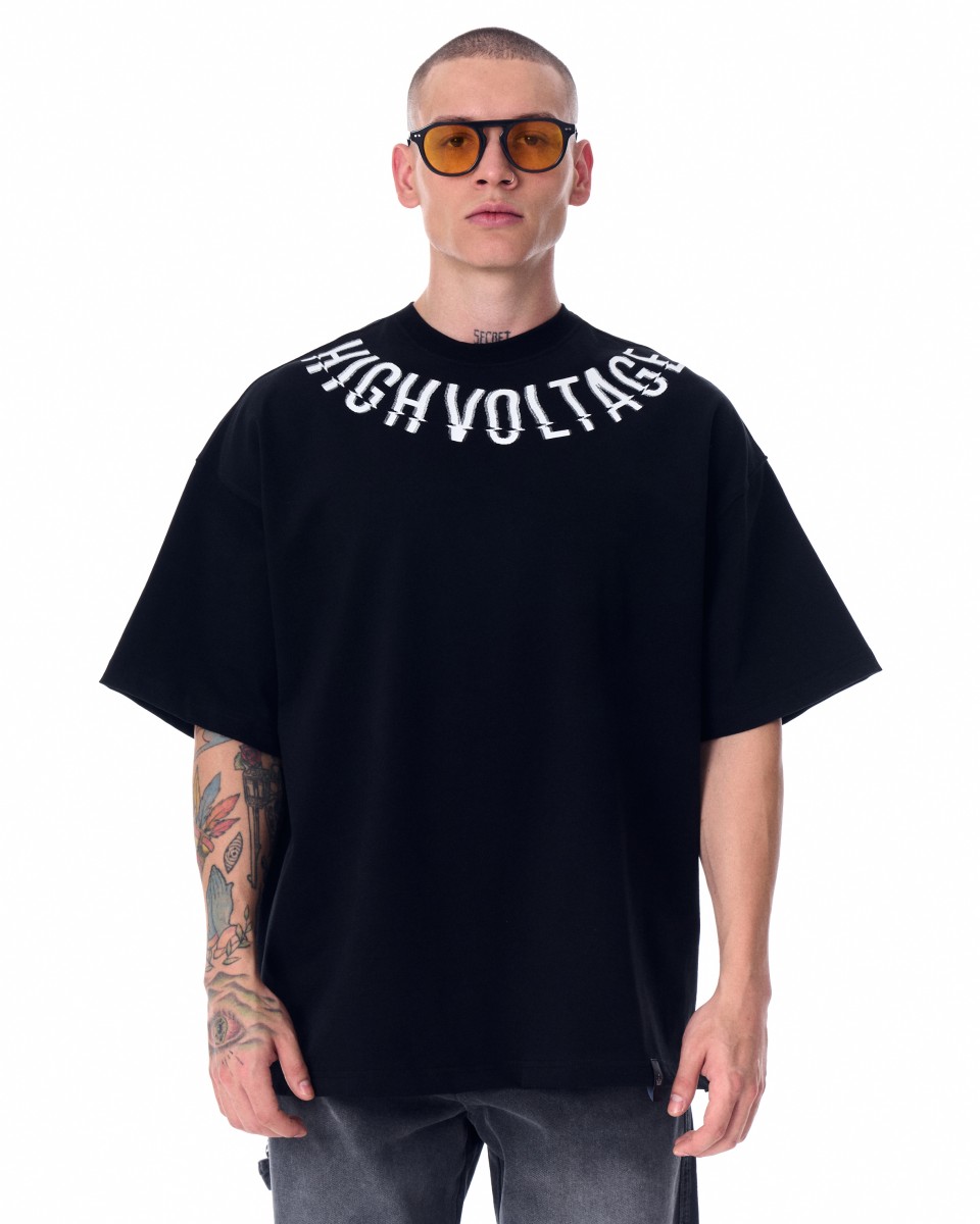 Camiseta Negra de Manga Corta con Cuello Oversize Estampada para Hombres - Negro