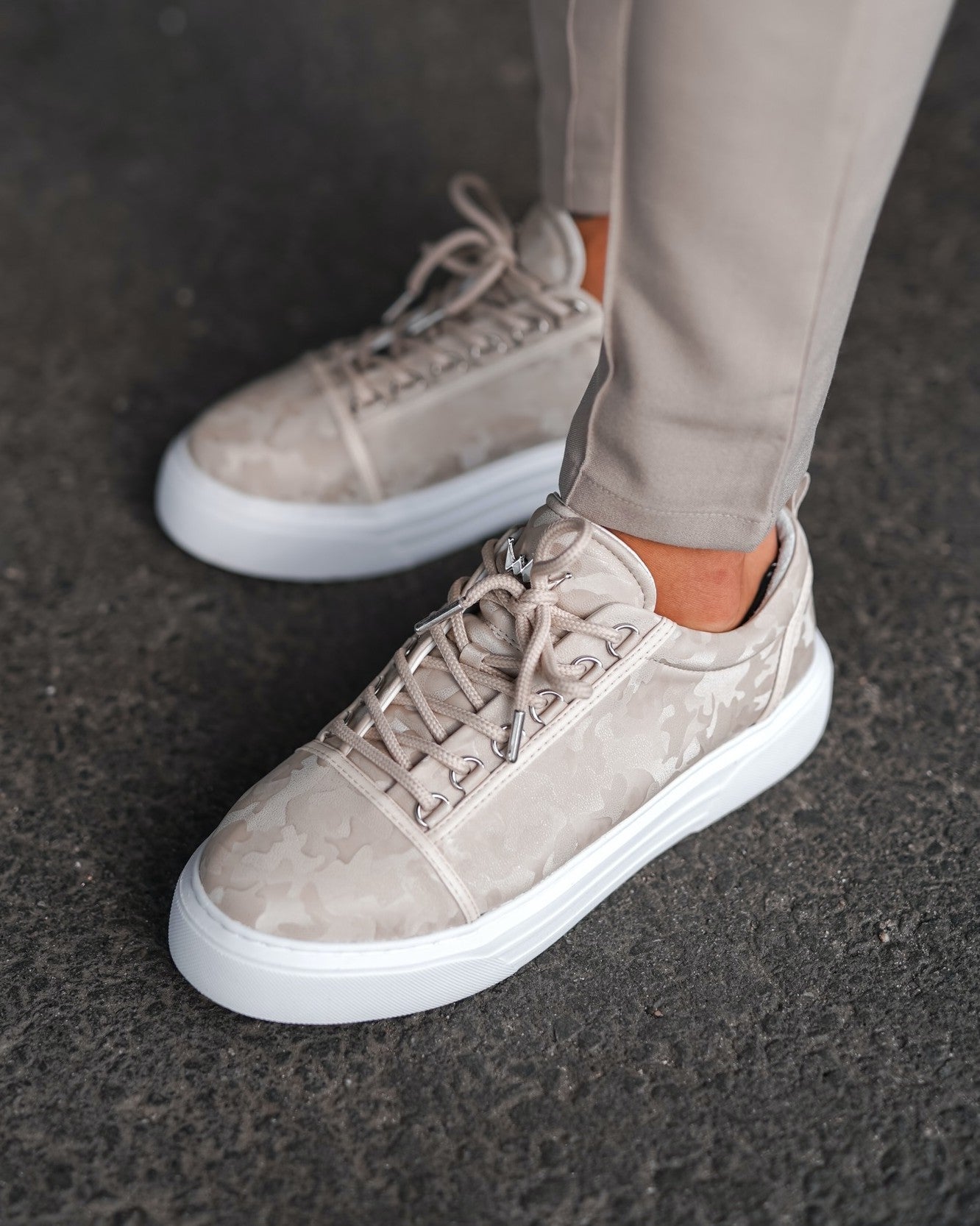 Herren Low Top Sneakers Schuhe mit Krone in Camouflage Creme | Martin Valen