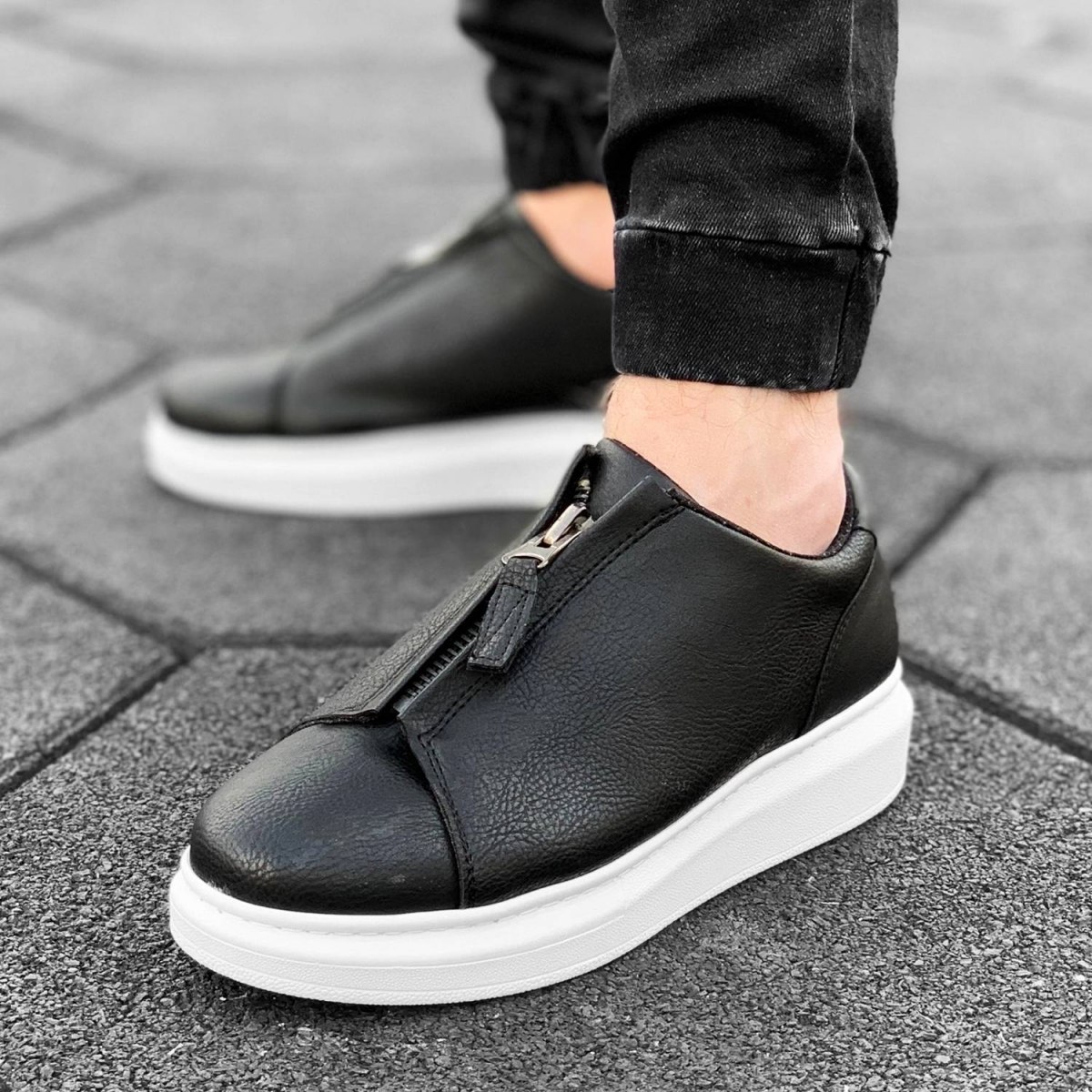 Zip-Up Sneakers in Black&White