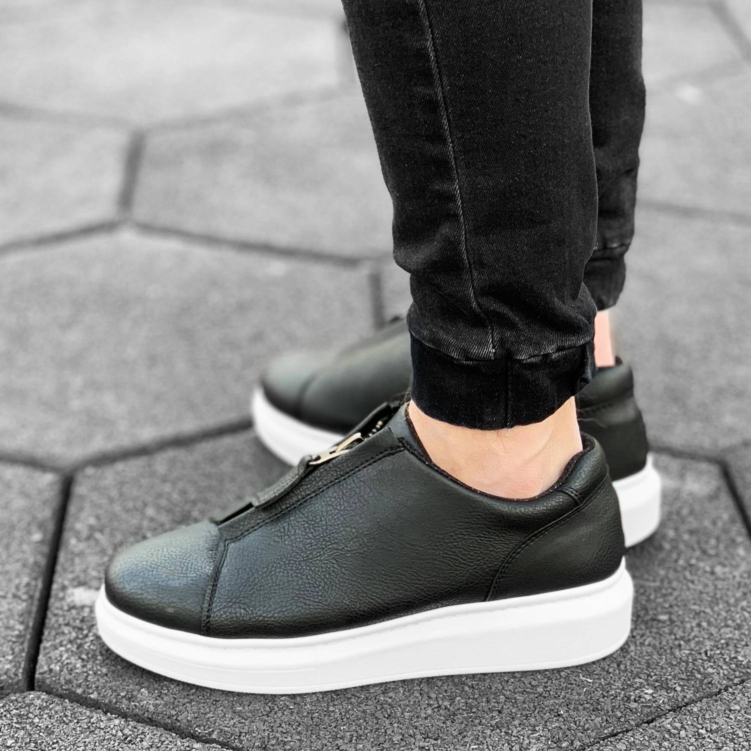 Zip-Up Sneakers in Black&White