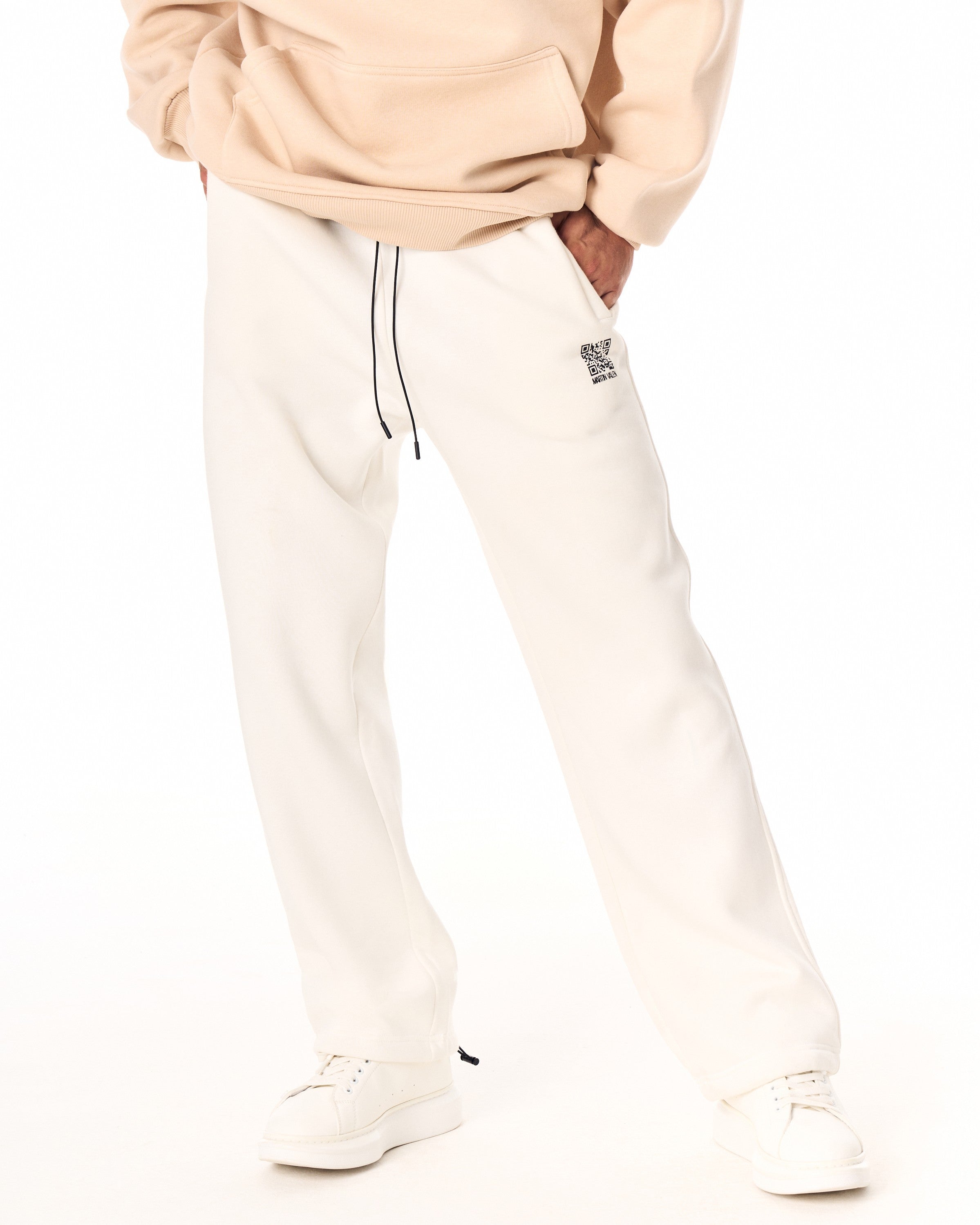 Street style white jogger