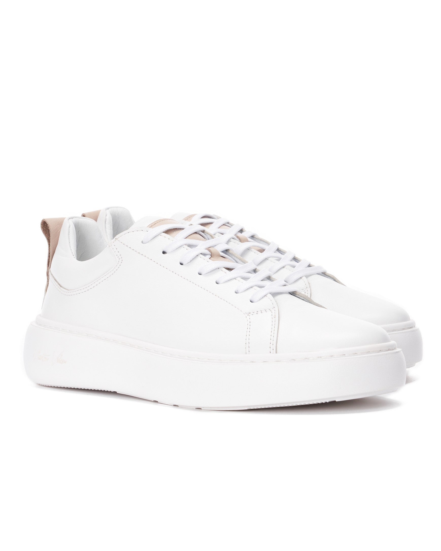 Men's casual sneakers in white