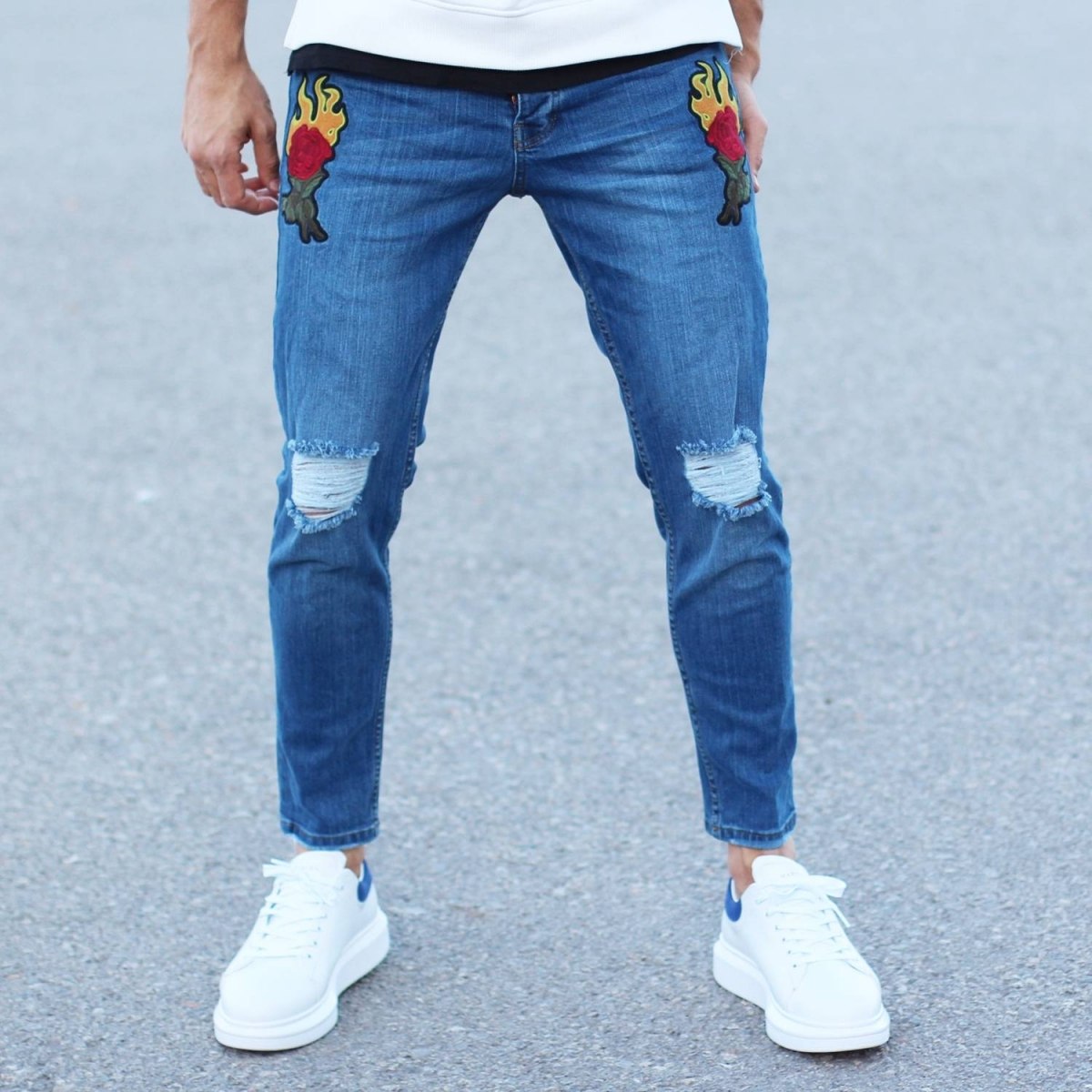 Men's Rose Embroidery Ripped Knee Jeans In Blue