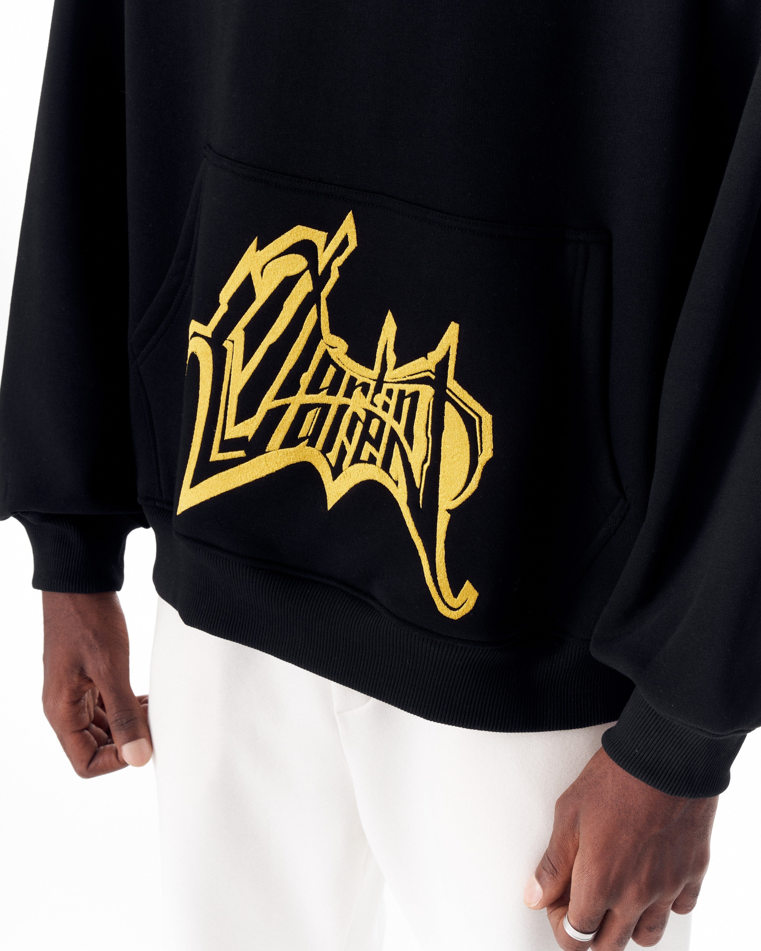 Moletom Oversized Preto com Estampa no Bolso | Martin Valen