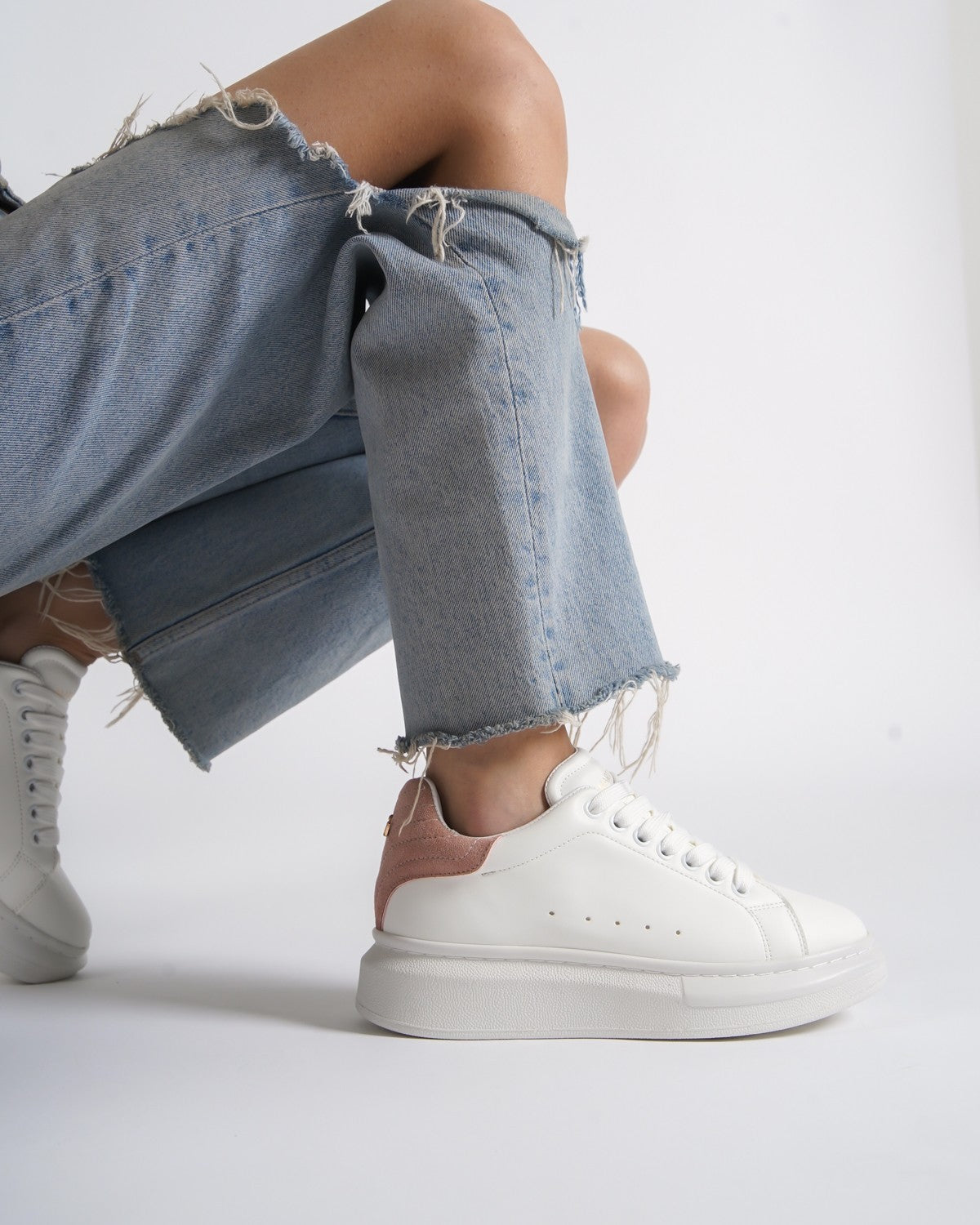 V-Harmony Damen Weiße Schuhe mit Lachsfarbener Fersenkappe