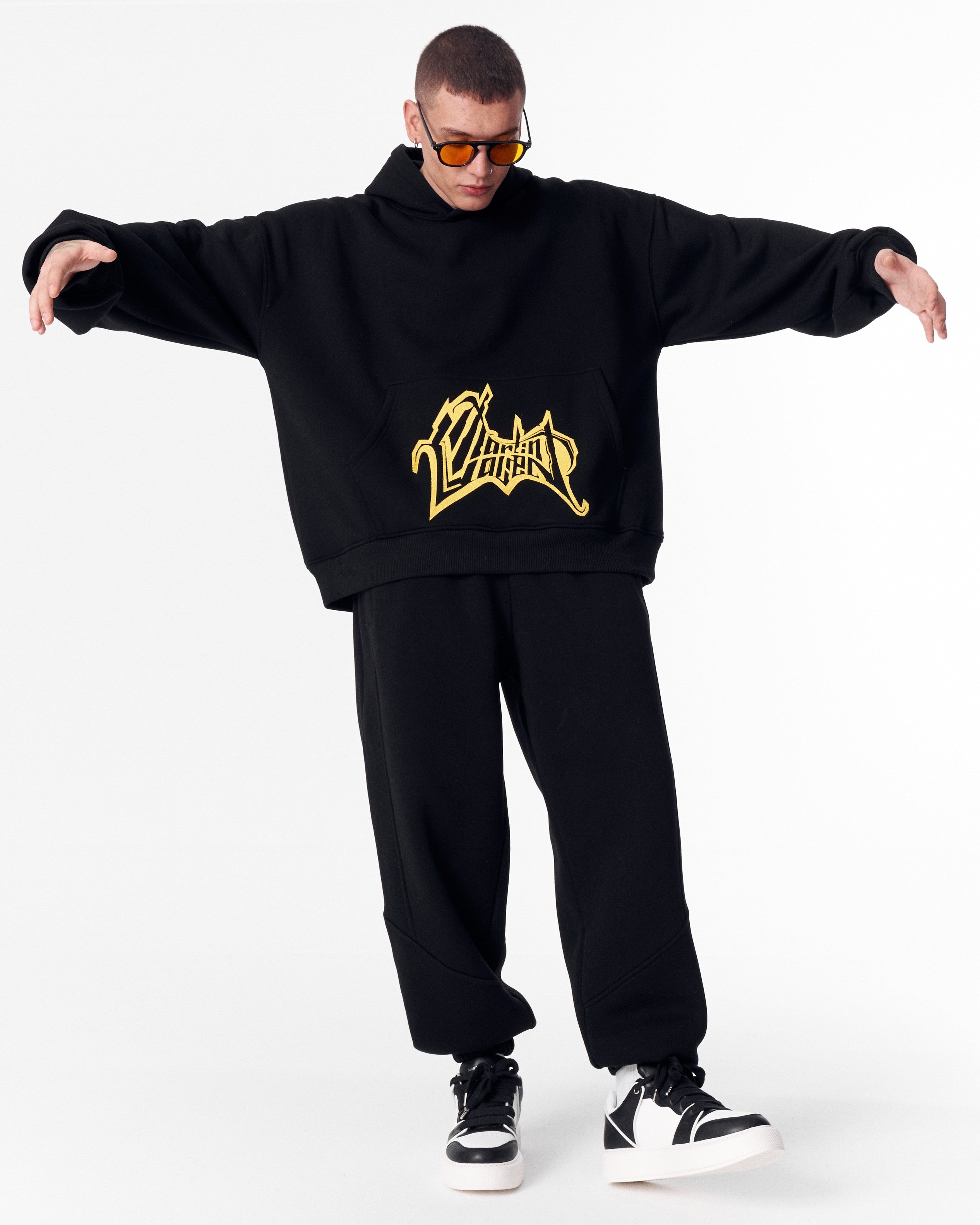 Moletom Oversized Preto com Estampa no Bolso | Martin Valen