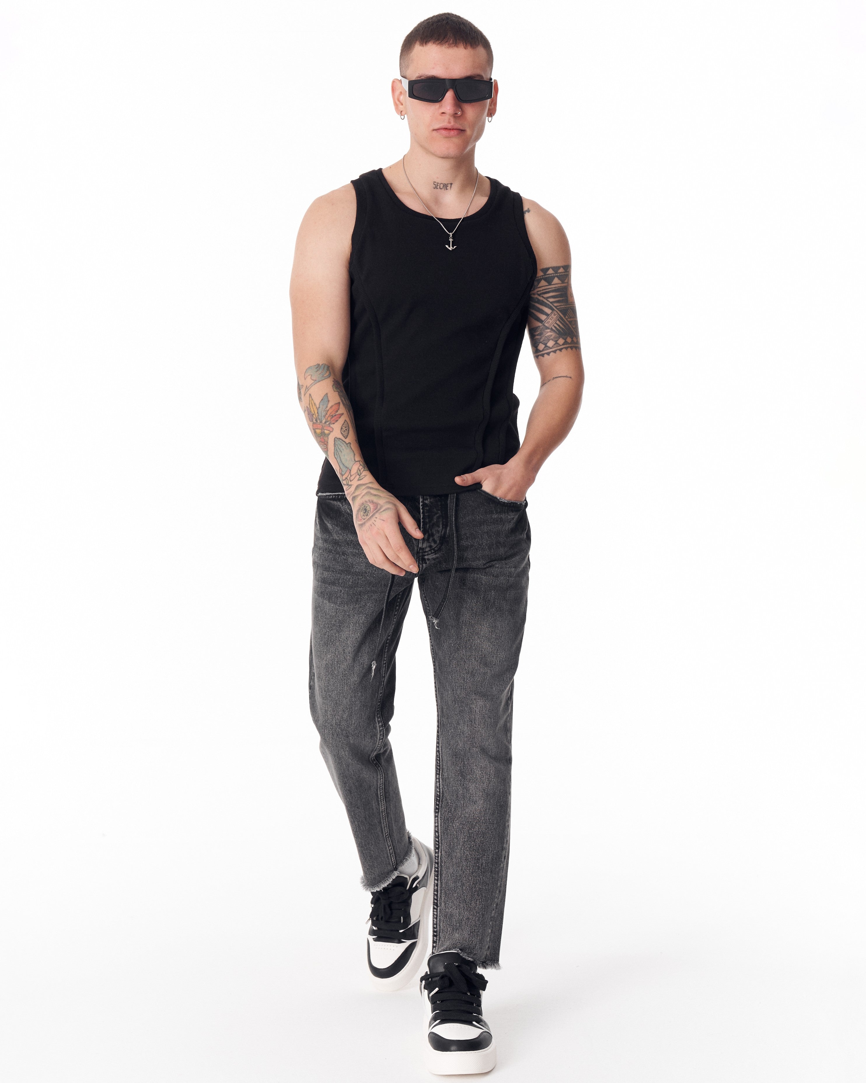 Jeans Neri Sbiaditi da Uomo a Gamba Dritta con Orlo Grezzo