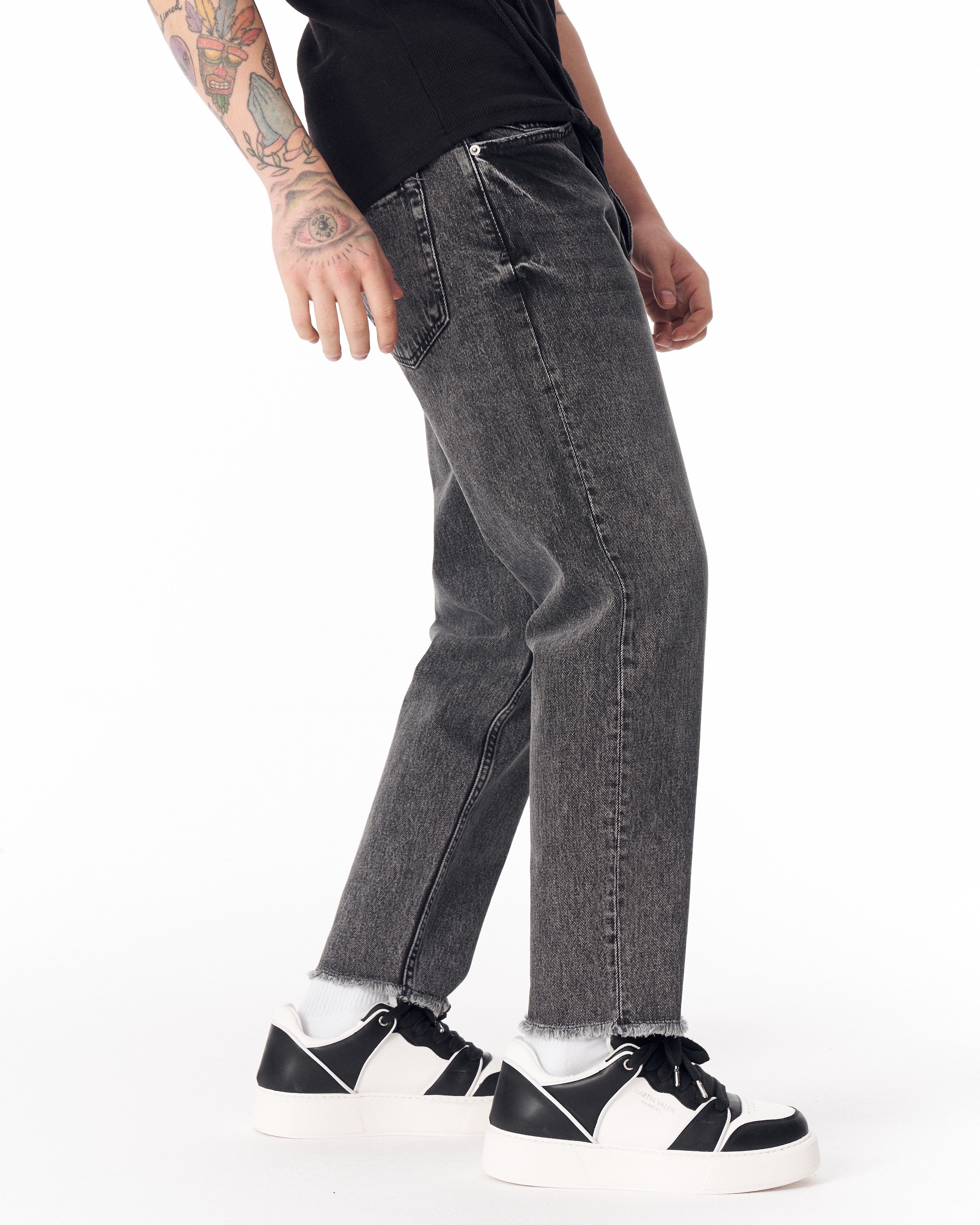 Jeans Neri Sbiaditi da Uomo a Gamba Dritta con Orlo Grezzo