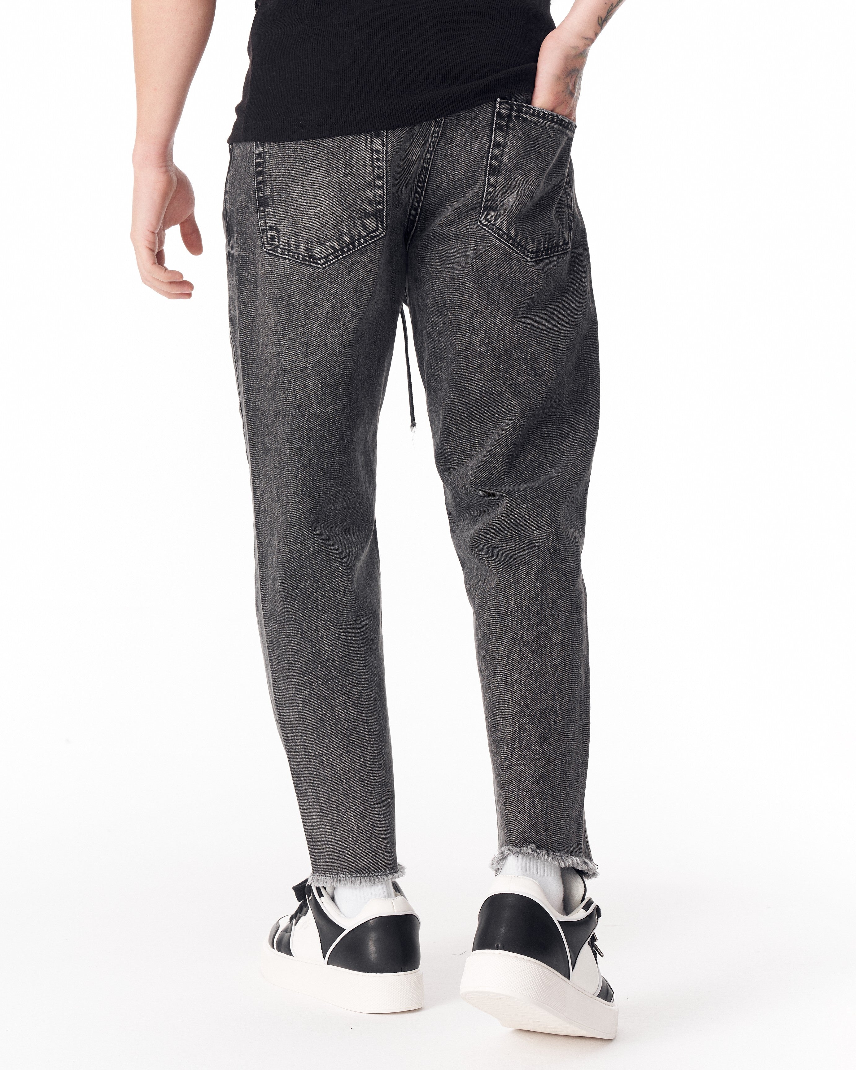 Jeans Neri Sbiaditi da Uomo a Gamba Dritta con Orlo Grezzo