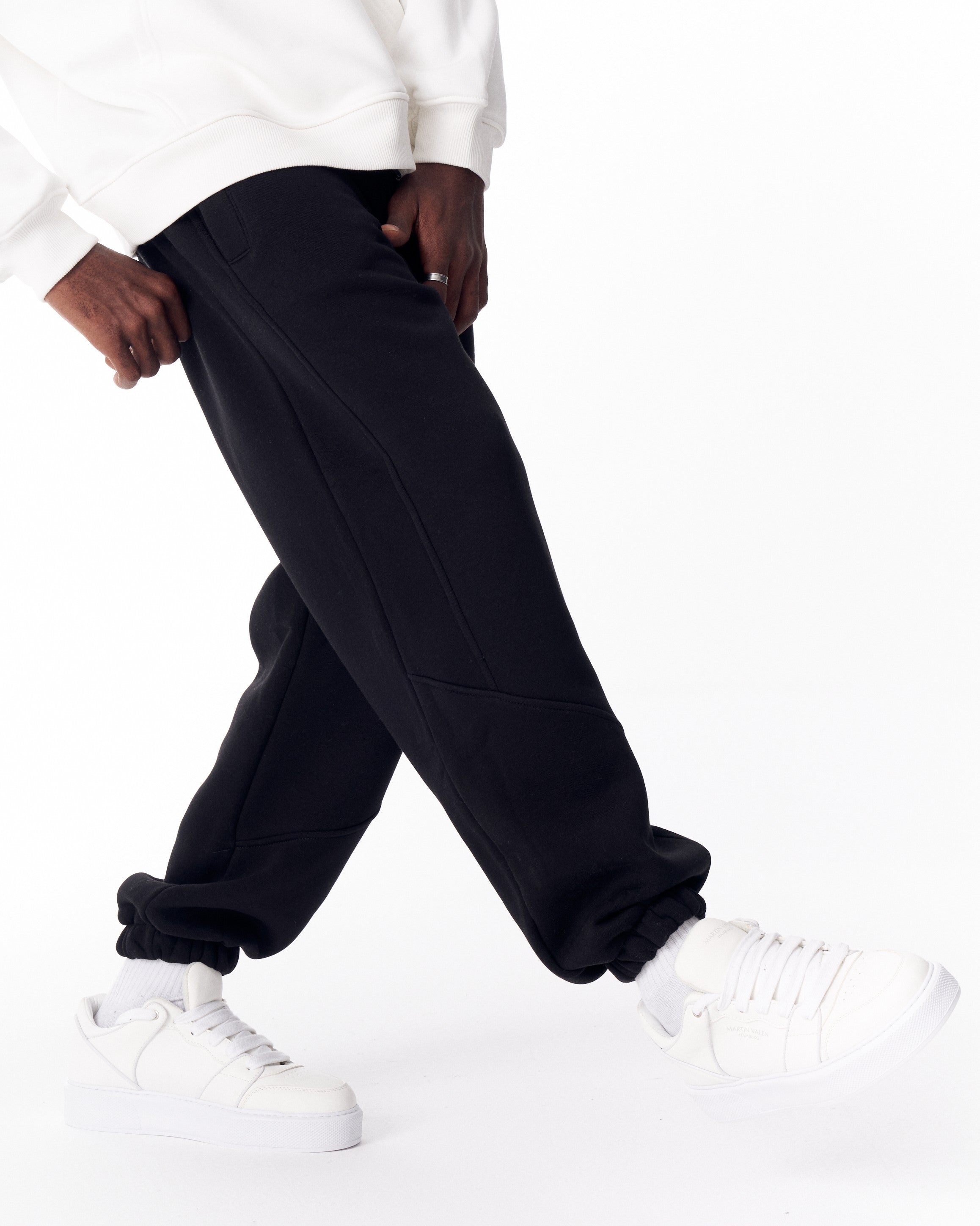 Jogging Câblé Tout Noir avec Détails de Couture | Martin Valen