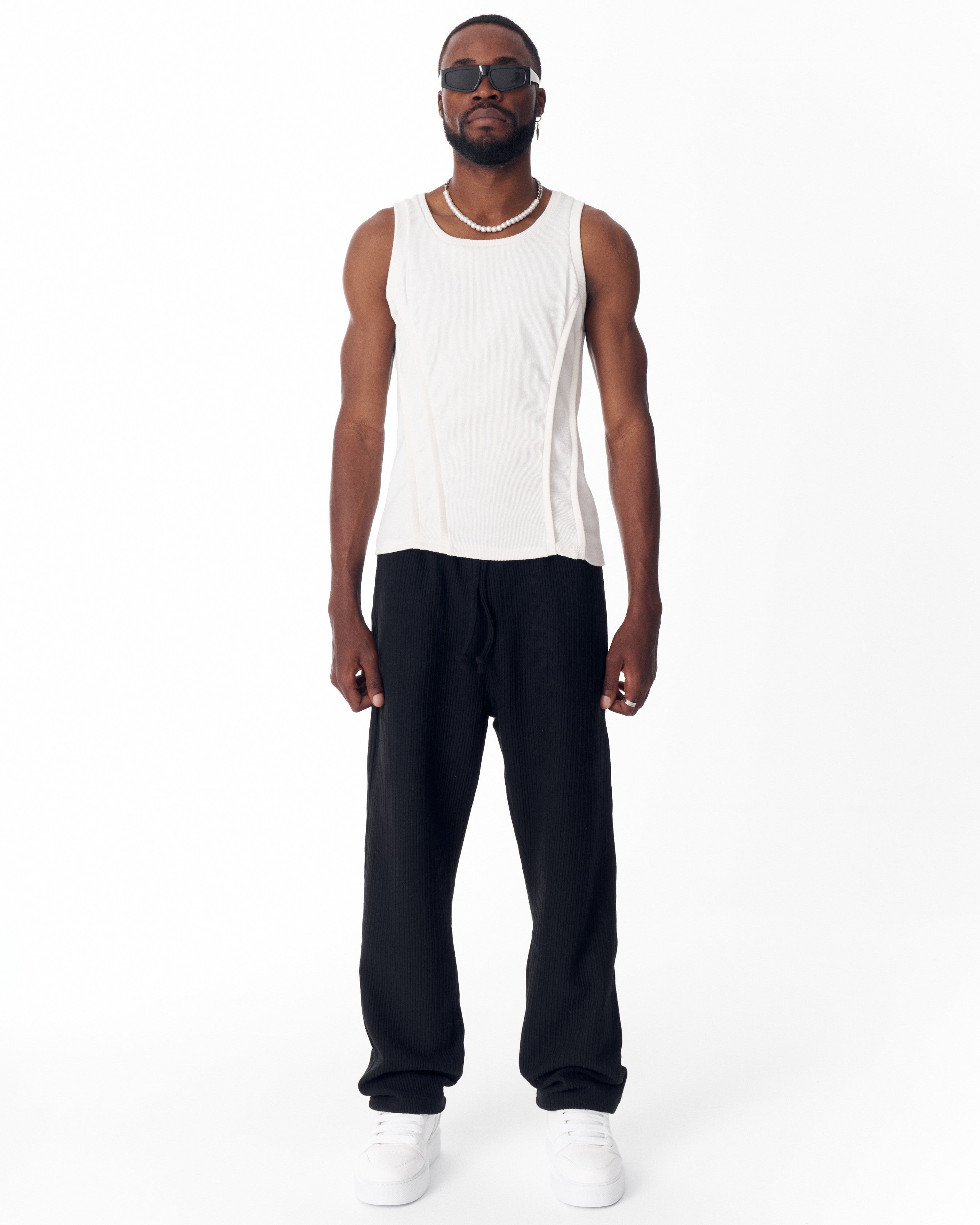 Pantalón de Chándal Negro de Ajuste Relajado con Diseño Acanalado y Cordón