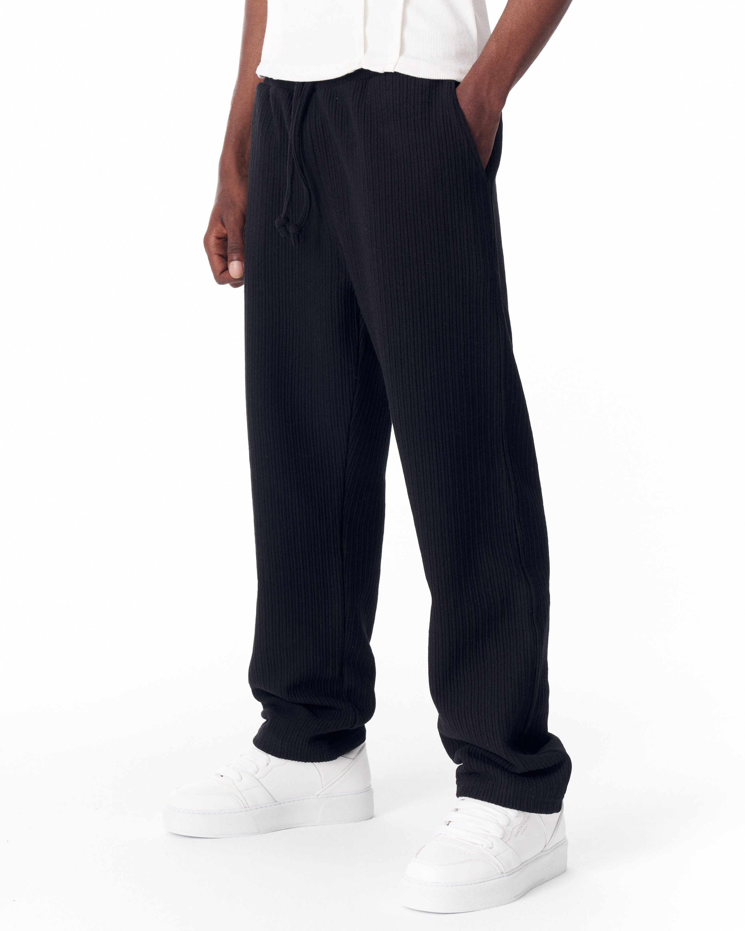 Pantalón de Chándal Negro de Ajuste Relajado con Diseño Acanalado y Cordón