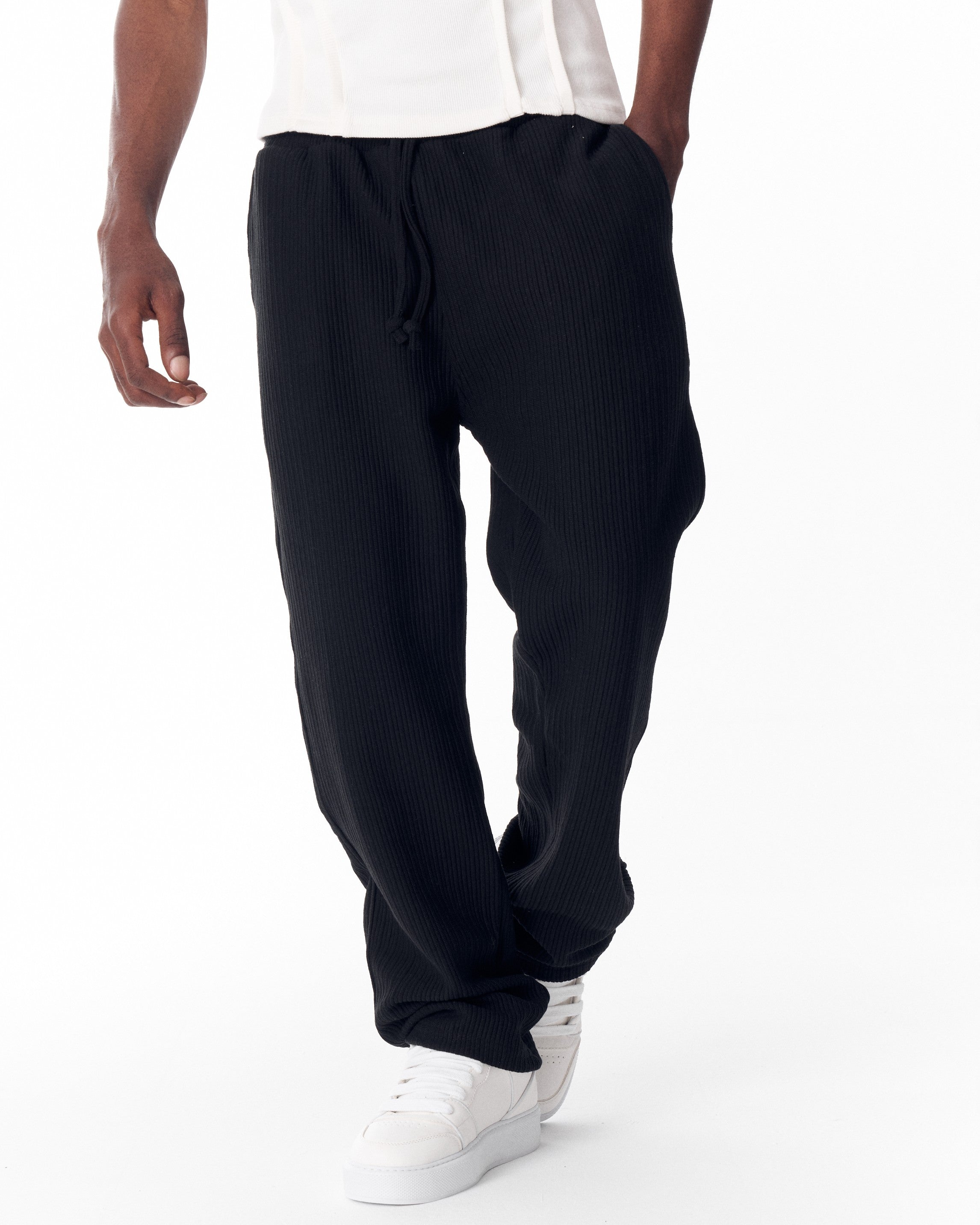 Pantalón de Chándal Negro de Ajuste Relajado con Diseño Acanalado y Cordón