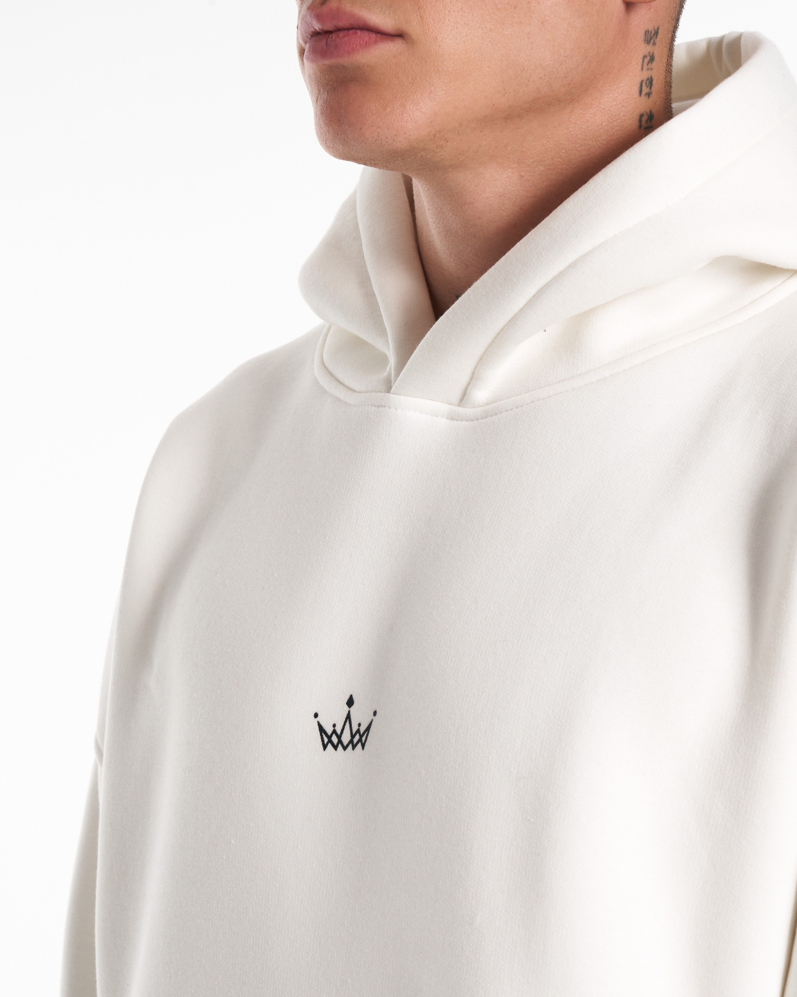 Estampado Negro Crown of Valen en Sudadera Oversize Blanca