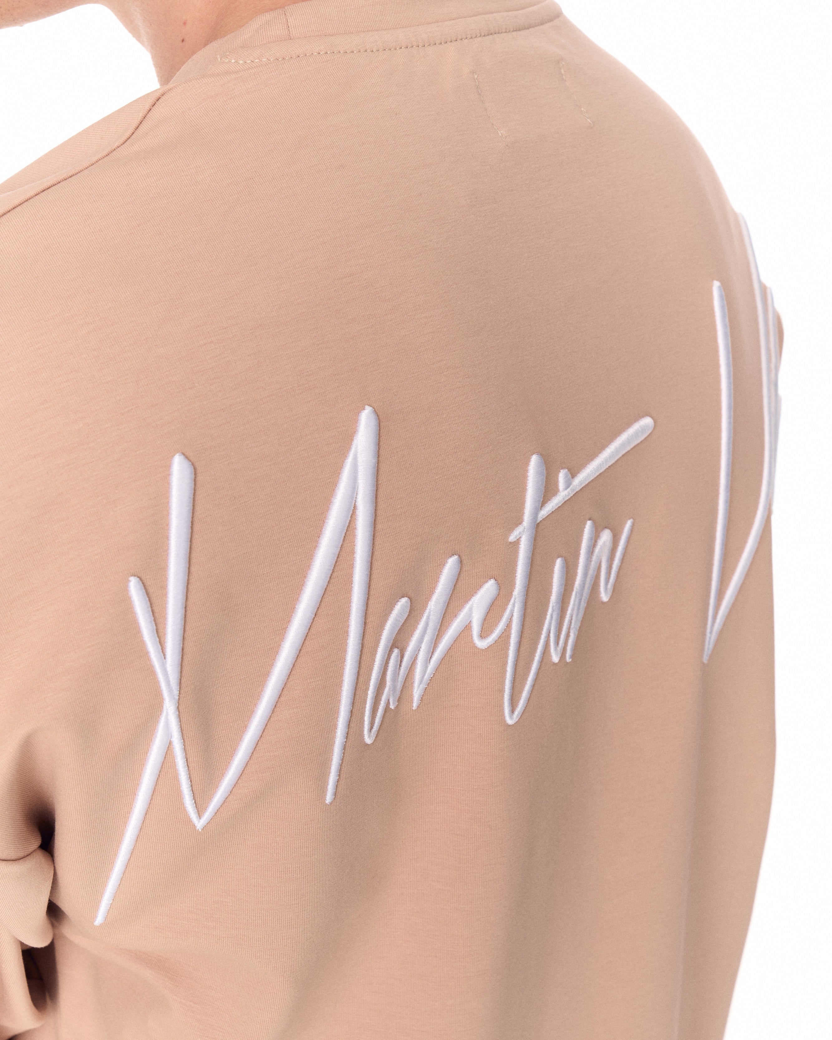 Beige Oversized T-shirt met 3D Geborduurde Handtekening van Martin Valen