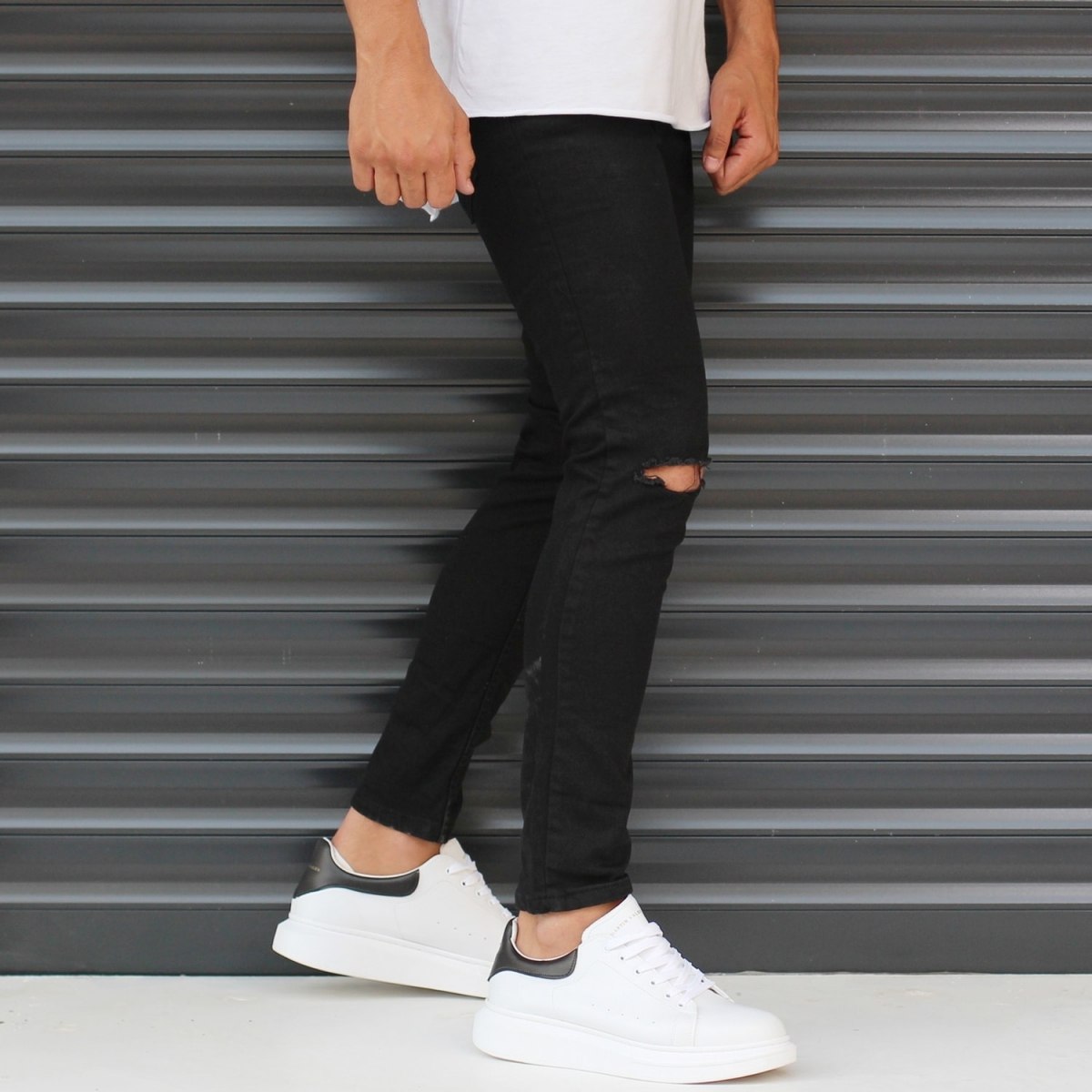 Men's Narrow Skinny Jeans With Knee Rips In Black