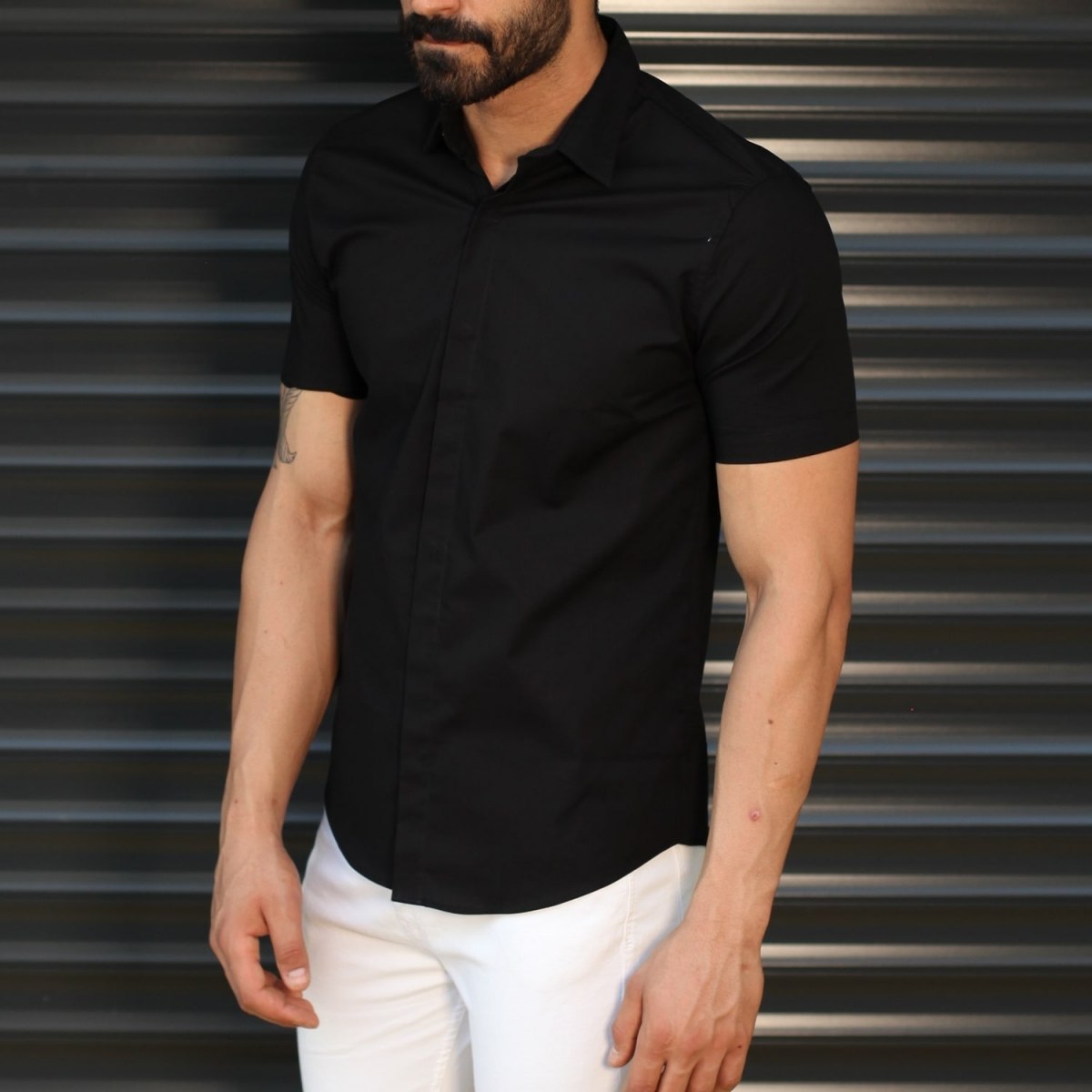 Men's Hidden Button Short Sleeve Muscle Fit Shirt In Black