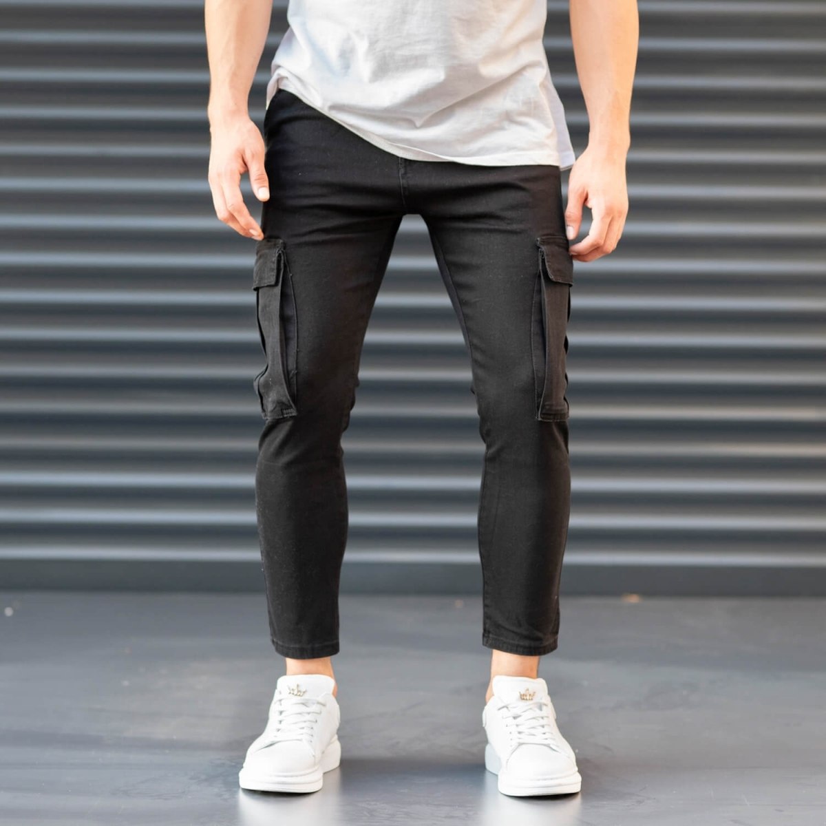 Herren Jeans mit Seitentaschen in schwarz - 1