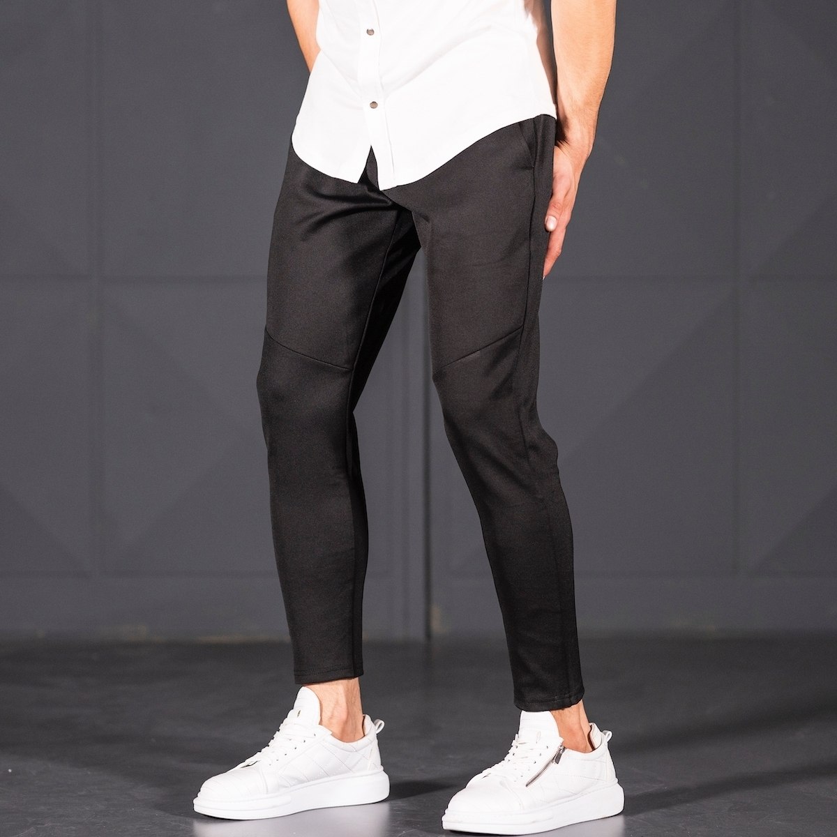 Horizonal Stitched Joggers In Black