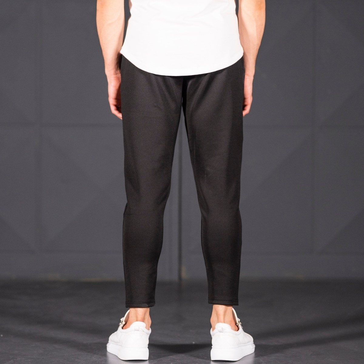 Horizonal Stitched Joggers In Black - 5