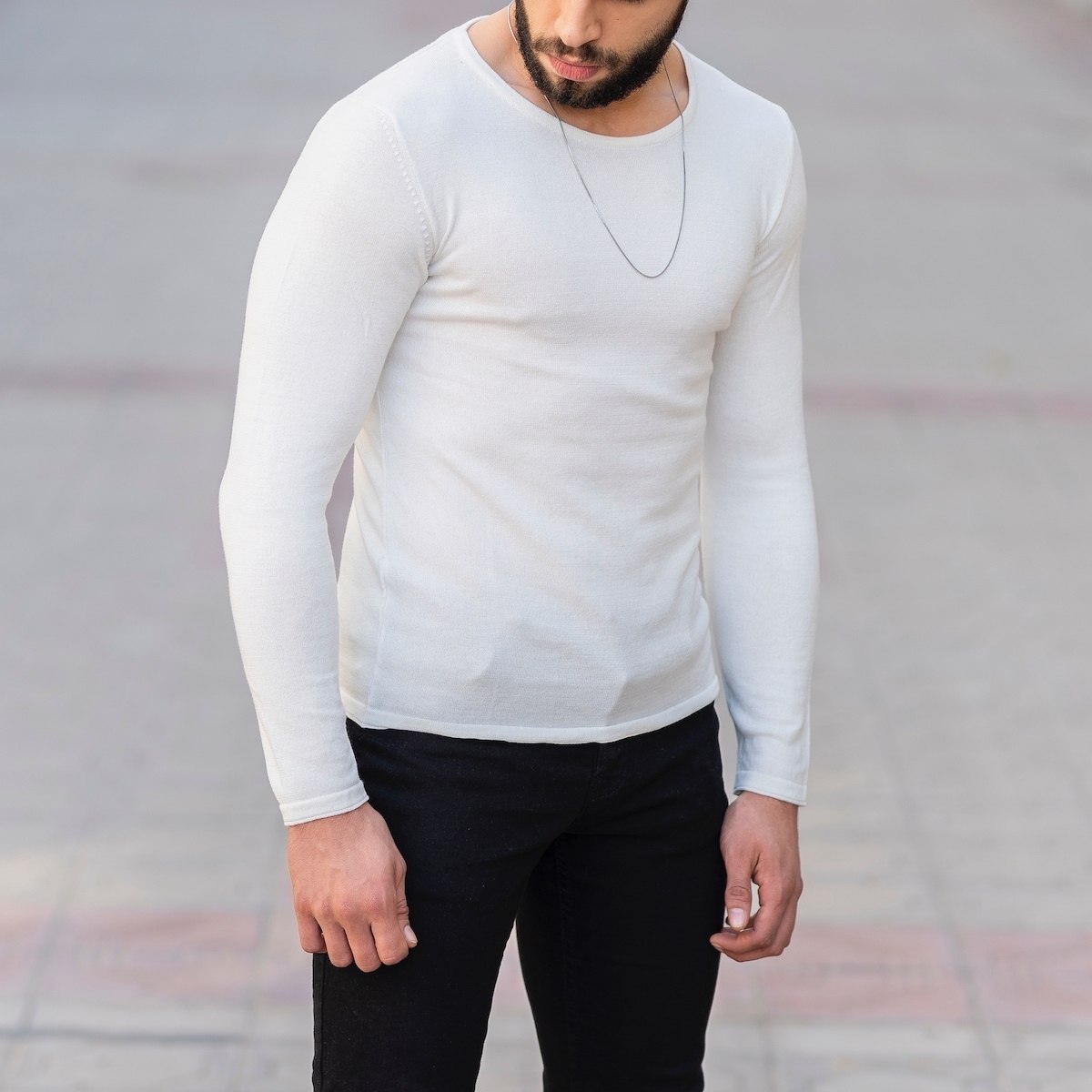 Herren Slim-Fit Sweater mit rundem Kragen in weiß - 3