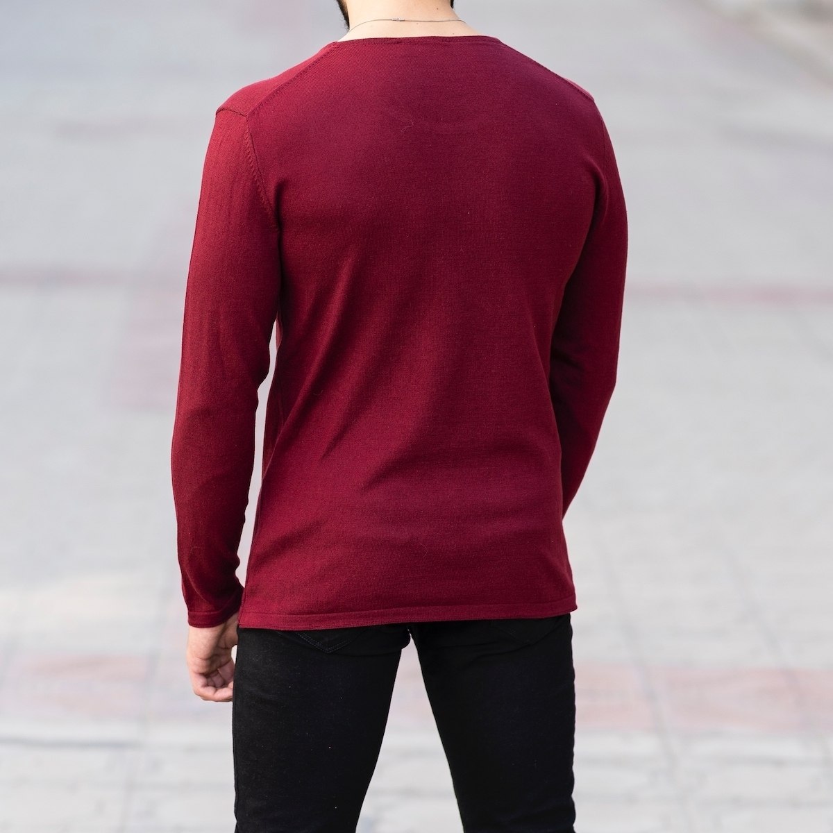 Slim-Fitting Classic Round-Neck Sweater in Claret Red