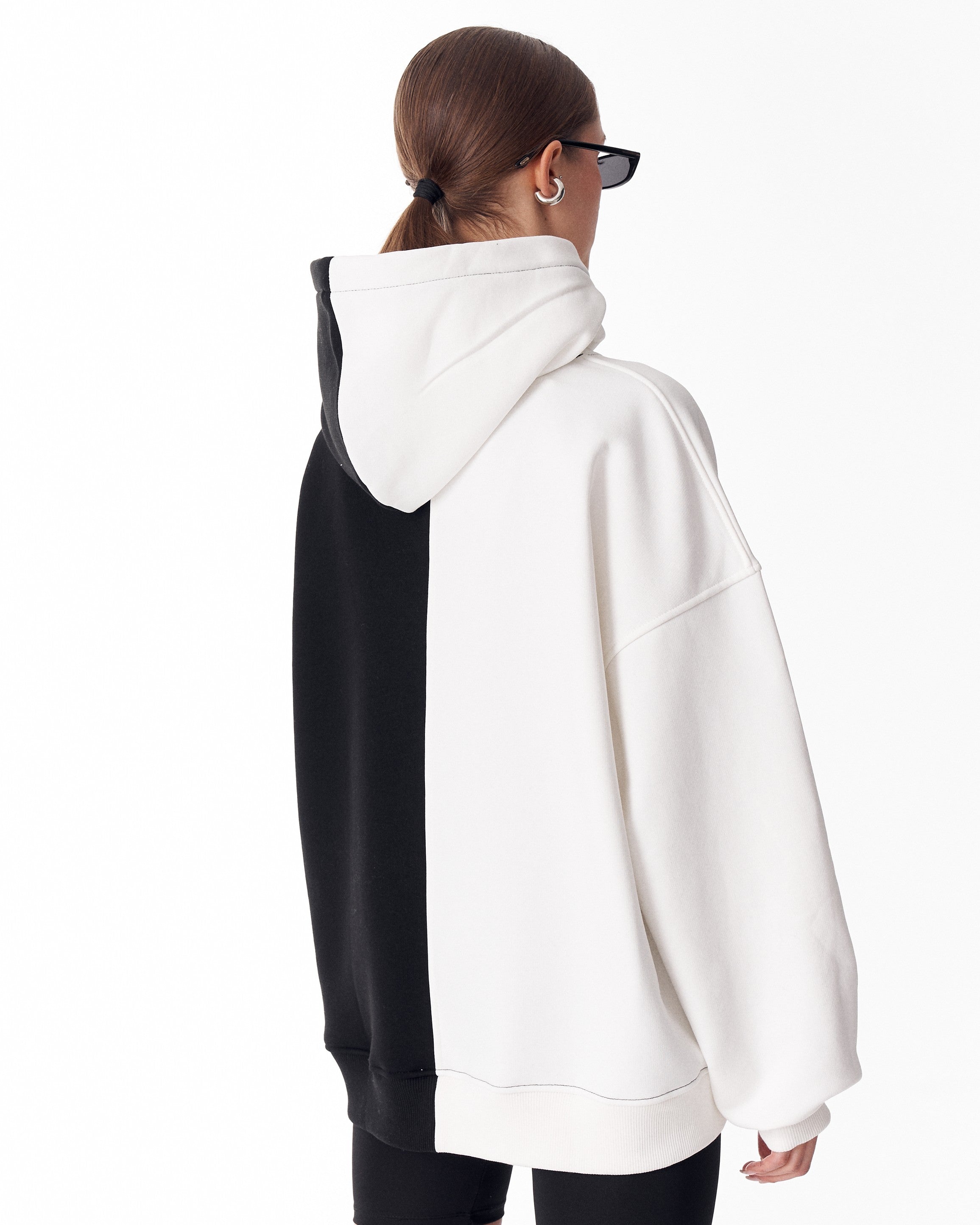 トップス oversized bicolor hoodie. Women's Oversized Dual Color White and Black Hoodie | MV